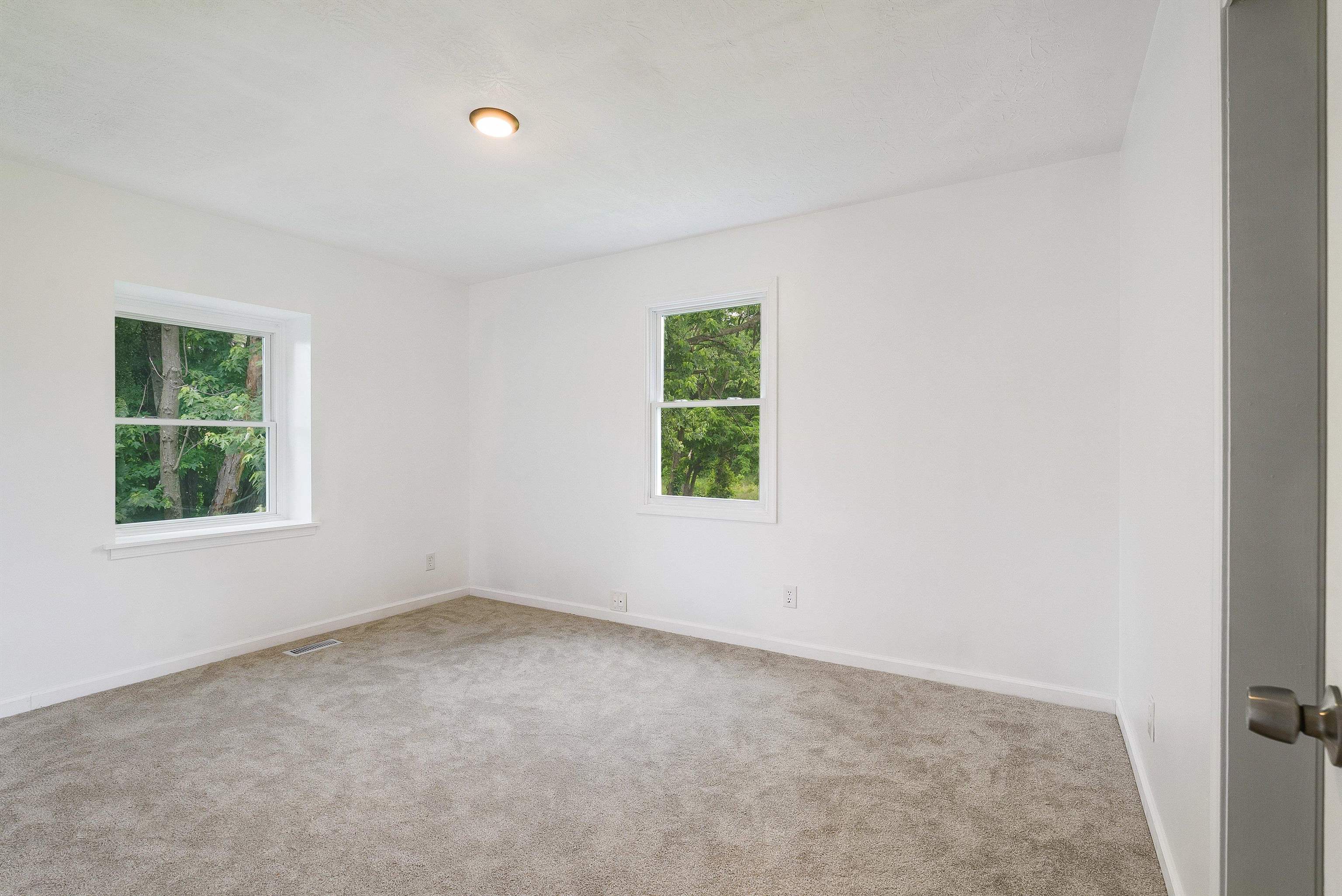 1114 MOUNTAIN VIEW DR