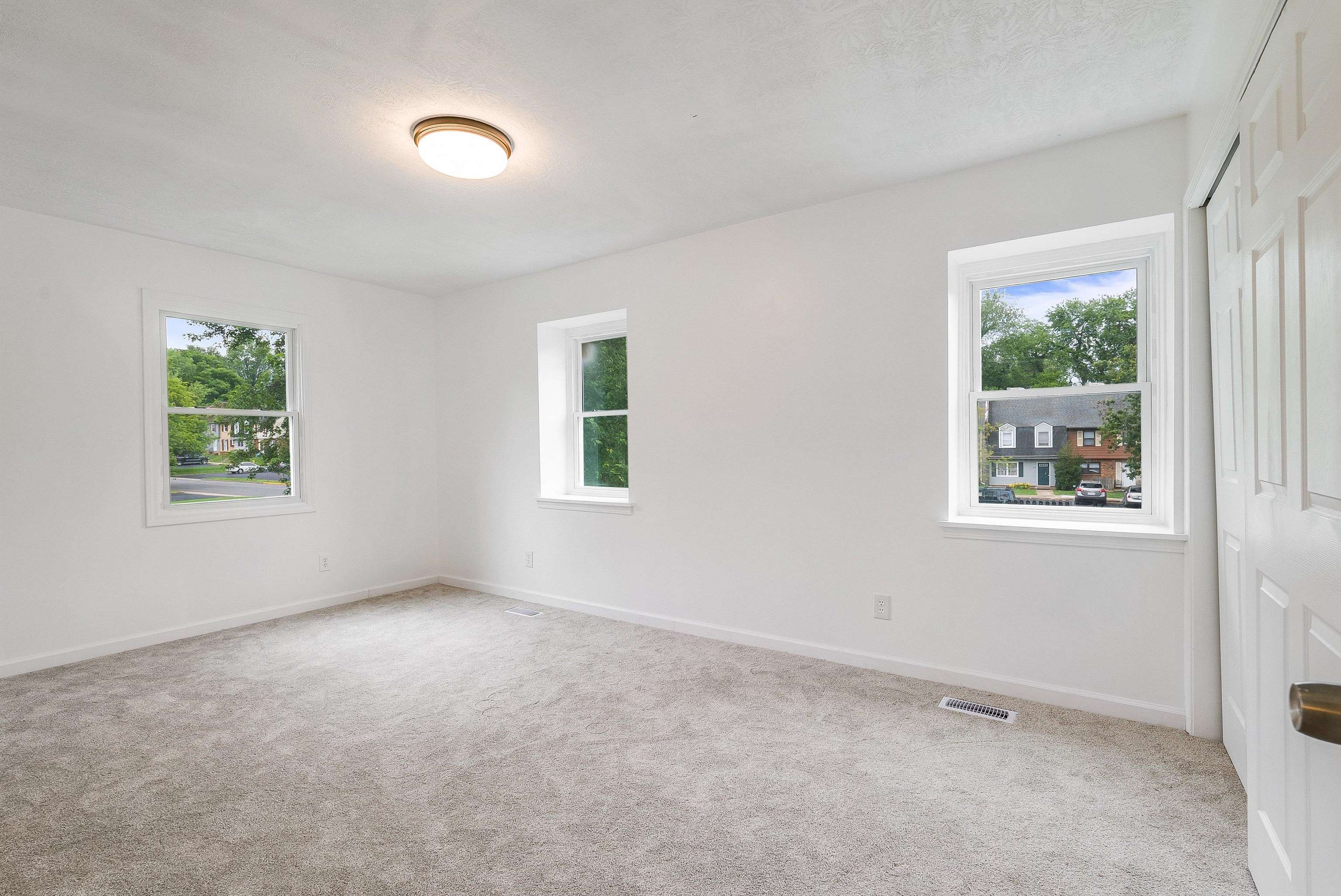 1114 MOUNTAIN VIEW DR