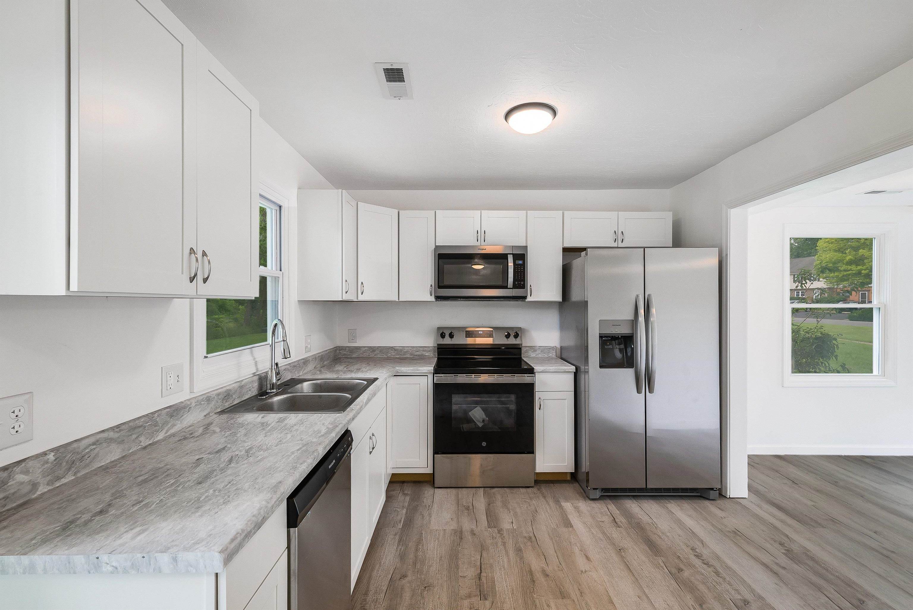 1114 MOUNTAIN VIEW DR