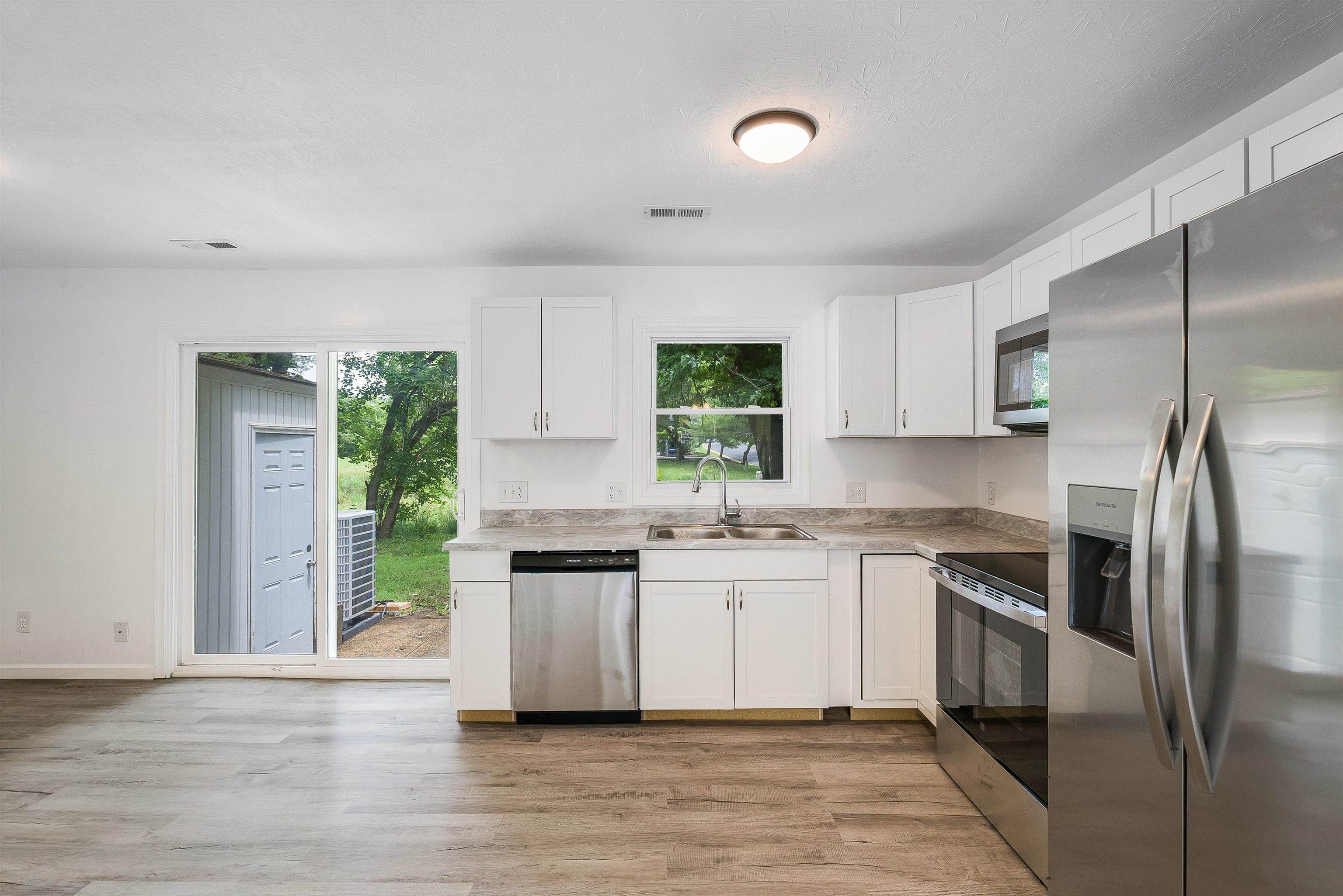 1114 MOUNTAIN VIEW DR