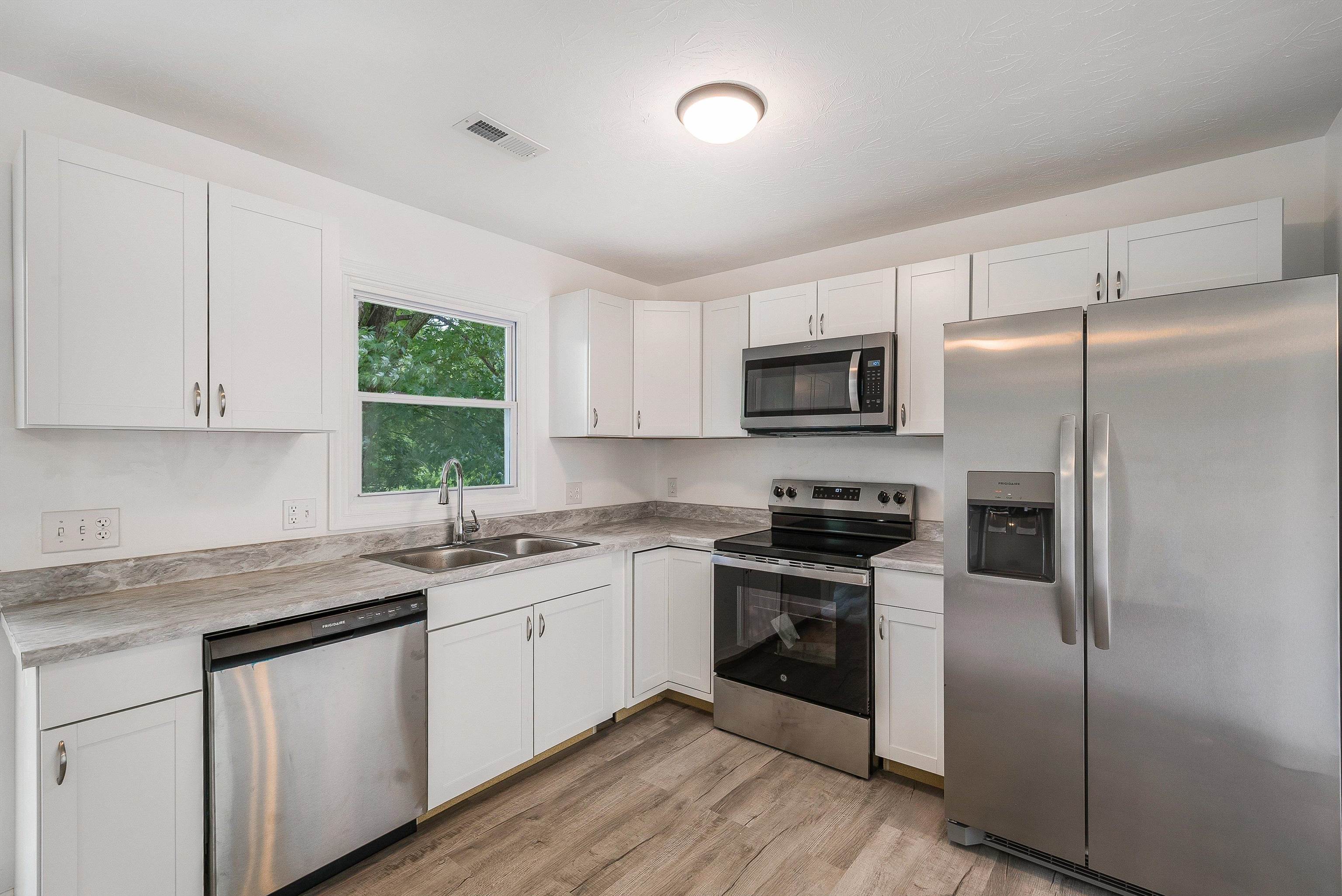 1114 MOUNTAIN VIEW DR