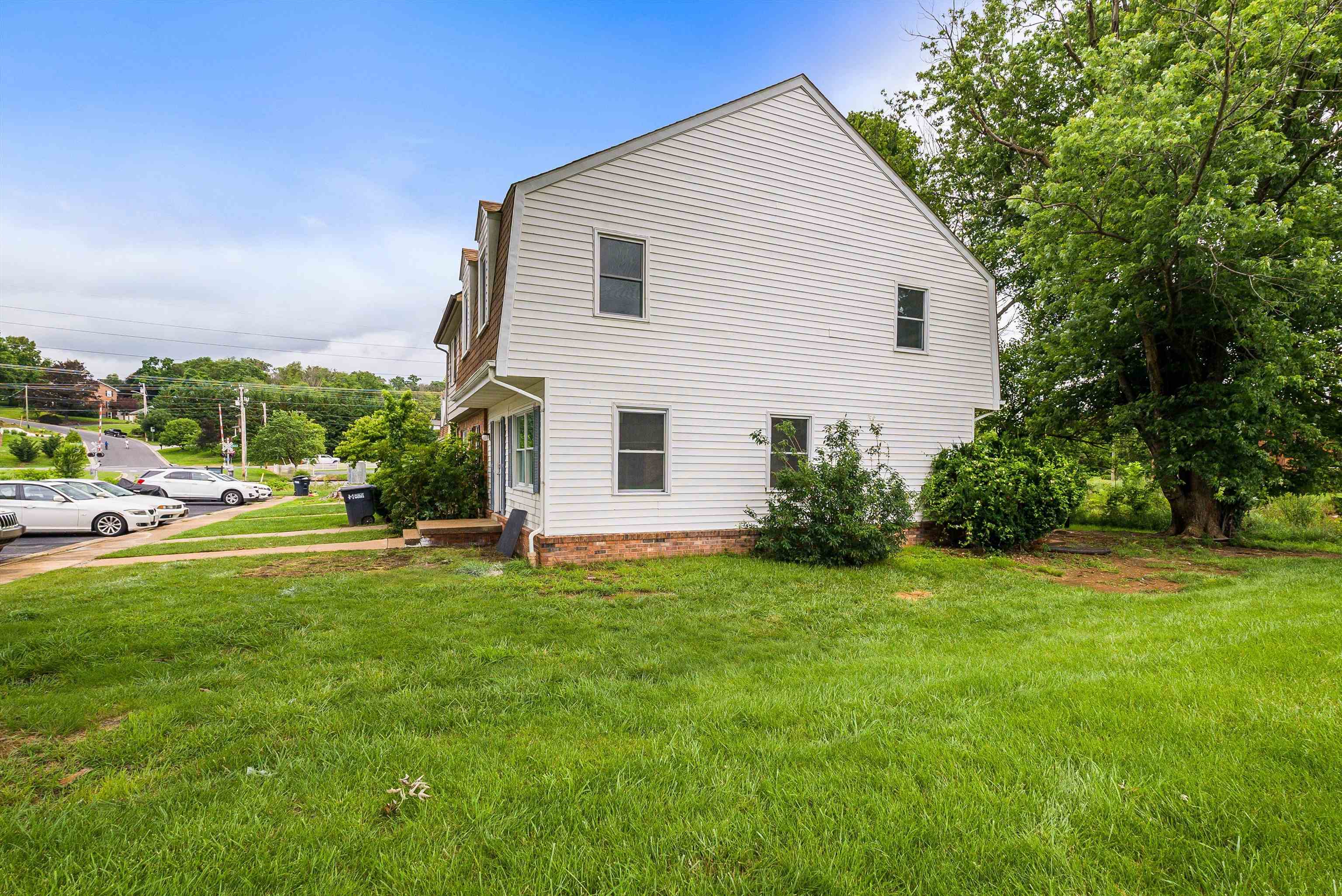 1114 MOUNTAIN VIEW DR