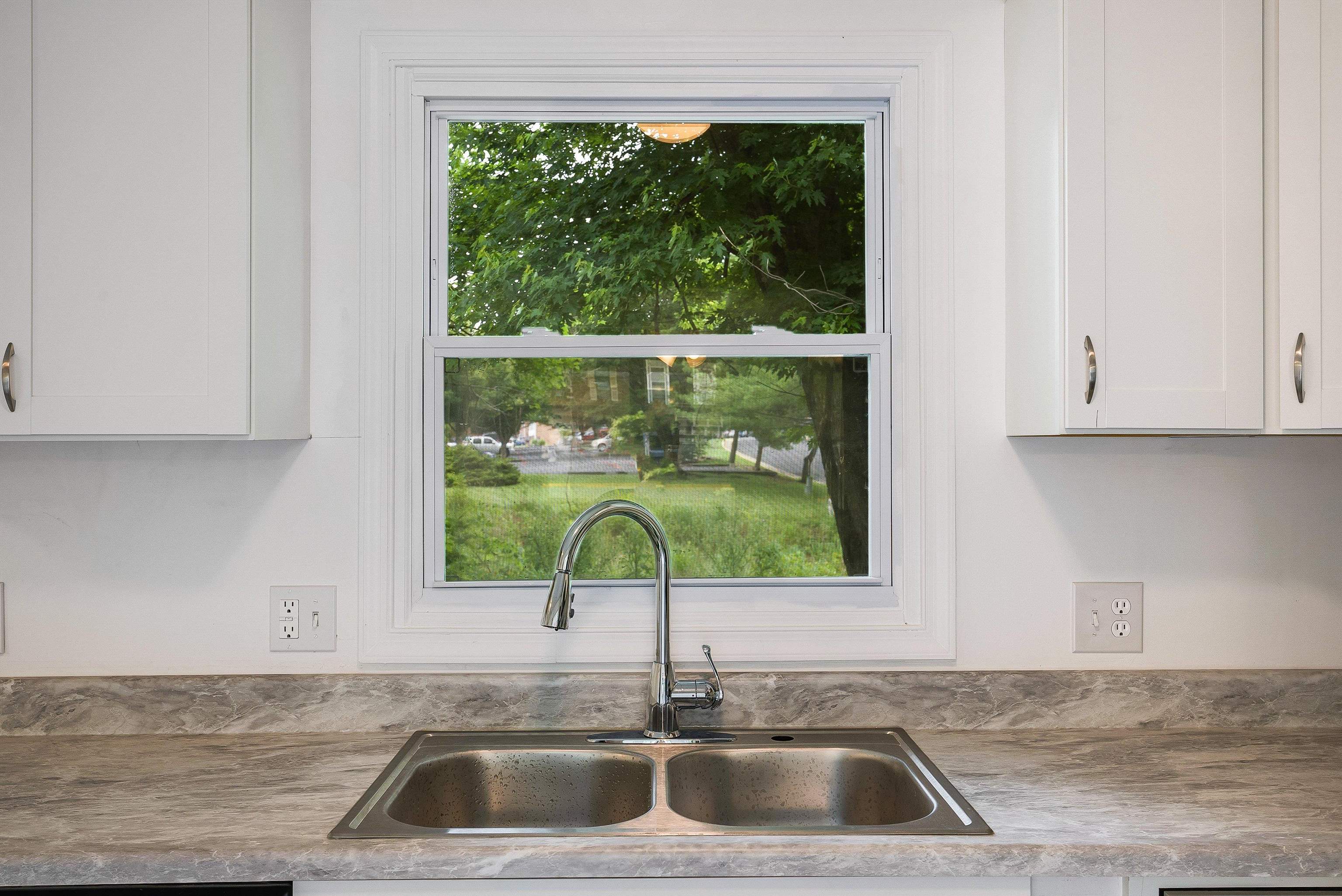 1114 MOUNTAIN VIEW DR