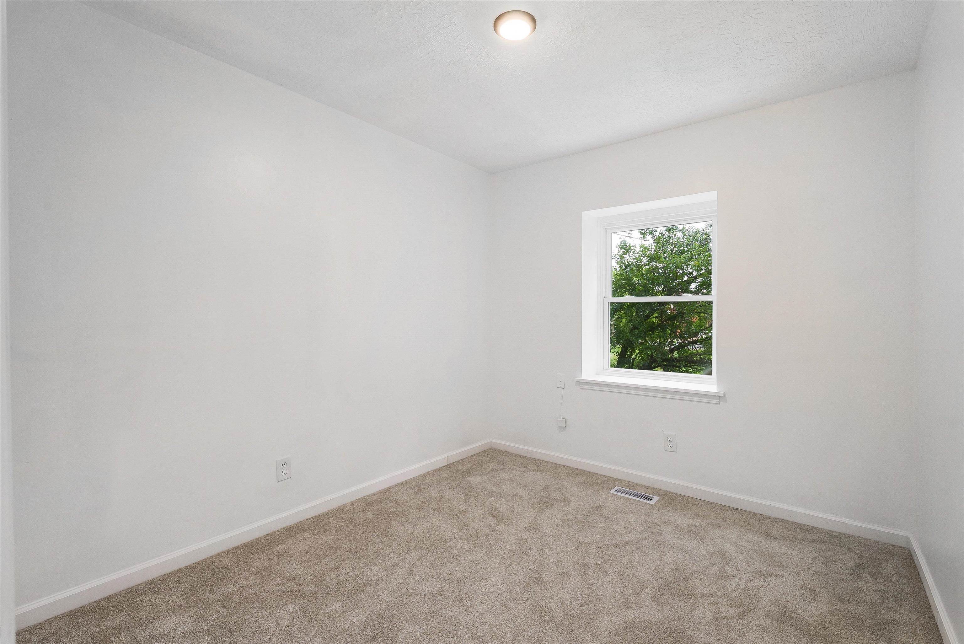 1114 MOUNTAIN VIEW DR