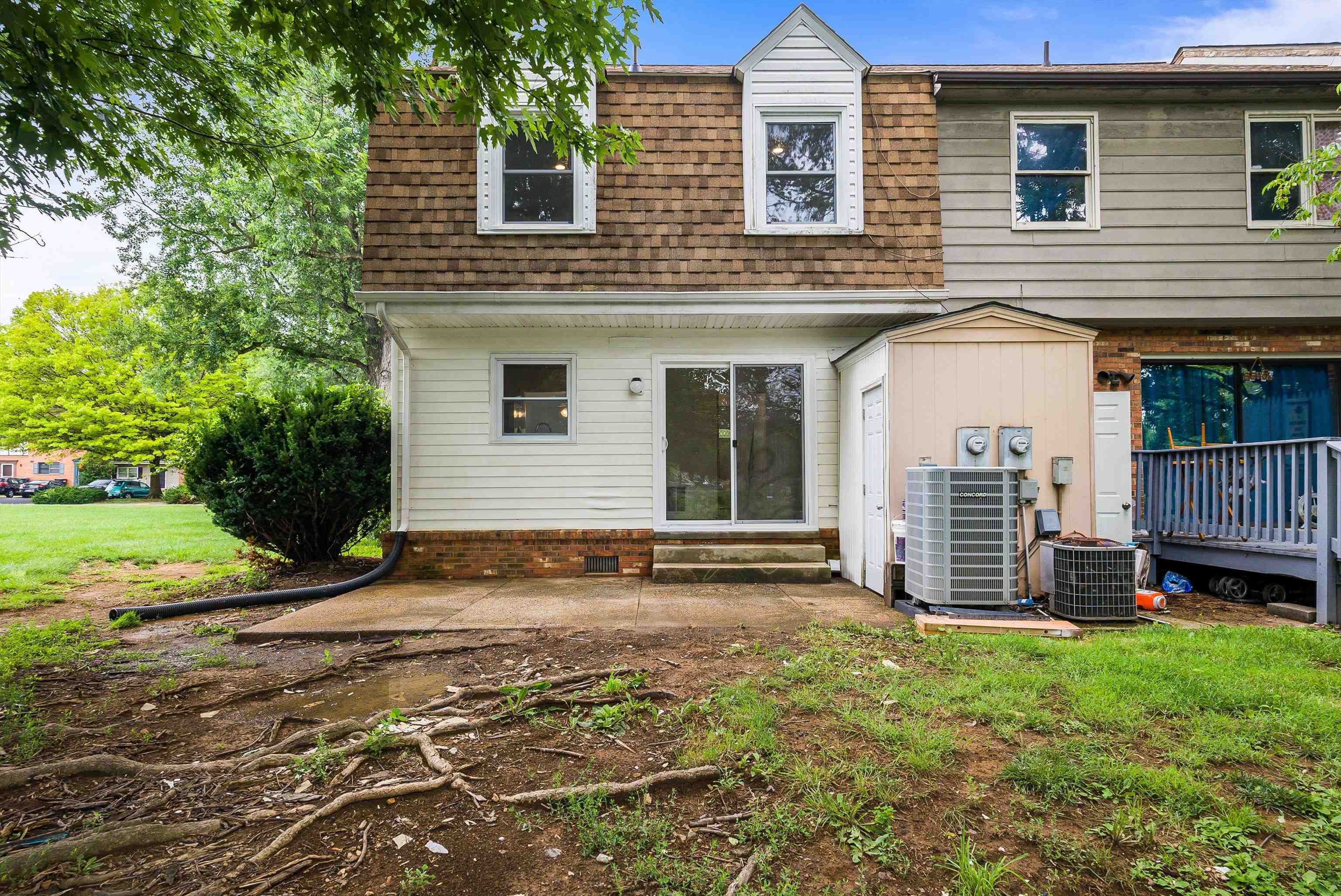 1114 MOUNTAIN VIEW DR