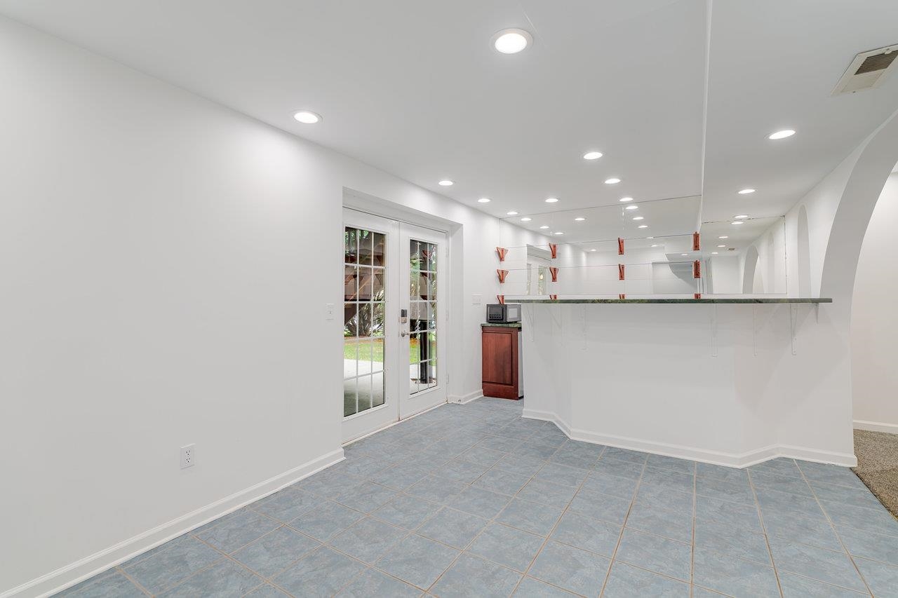 1271 KING EDWARDS WAY
