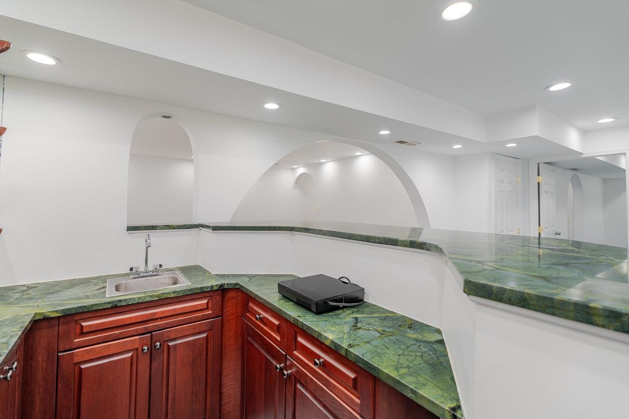 1271 KING EDWARDS WAY