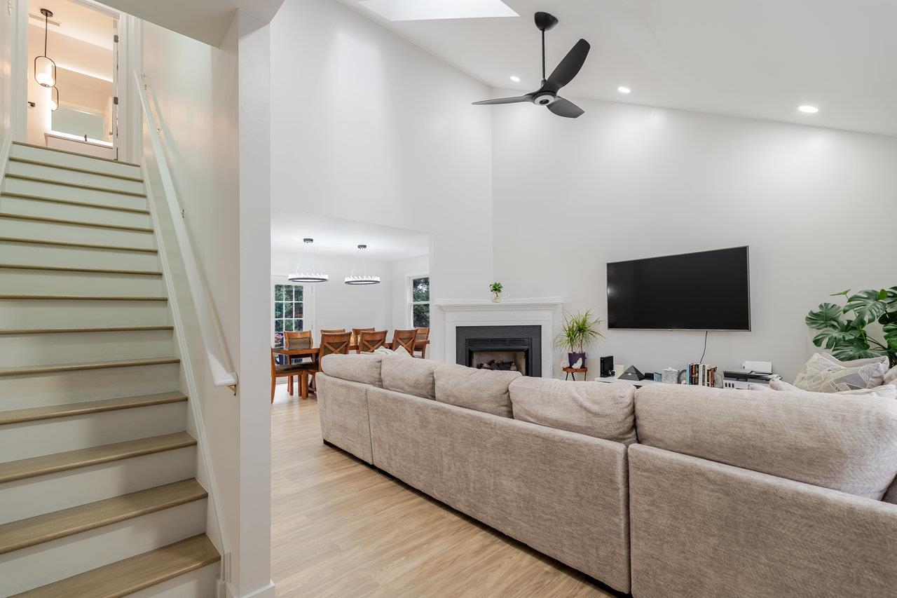 1271 KING EDWARDS WAY