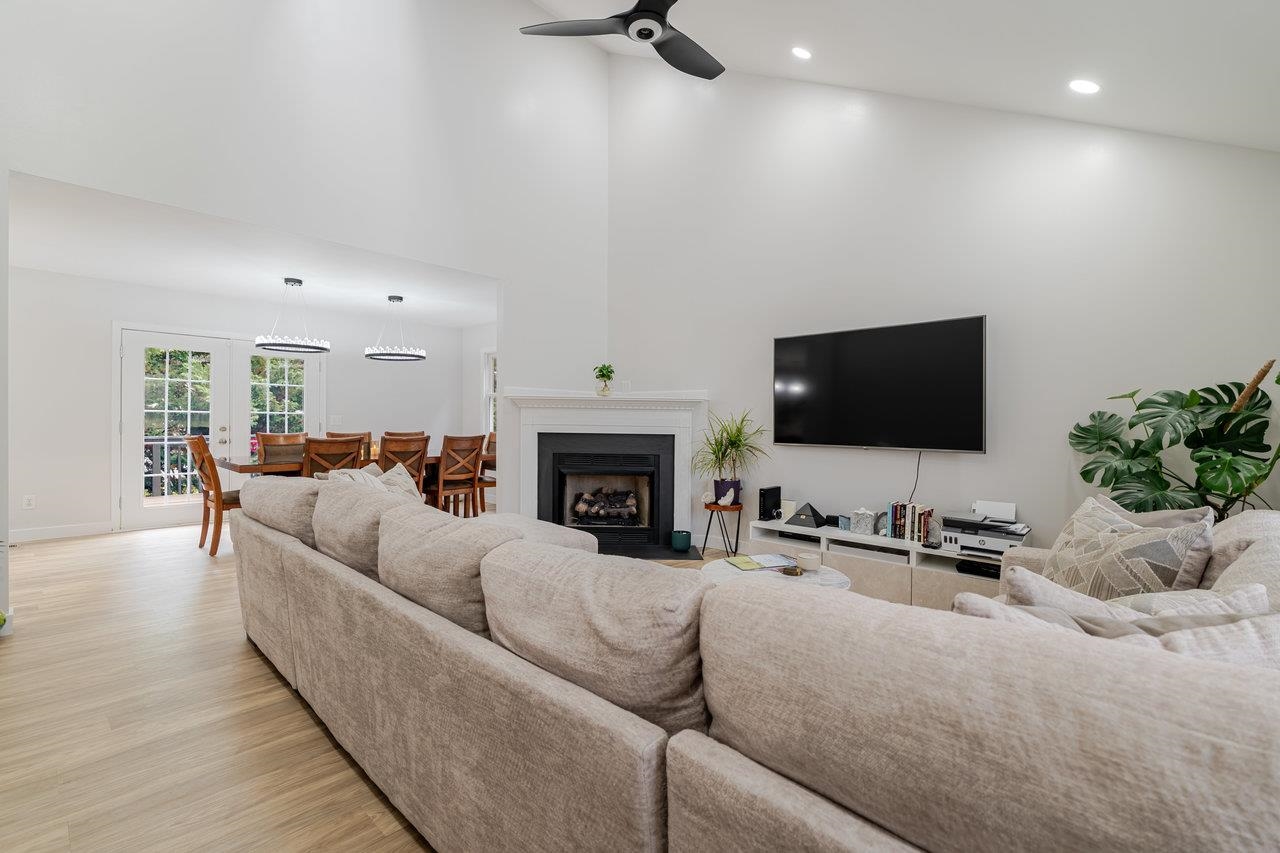 1271 KING EDWARDS WAY