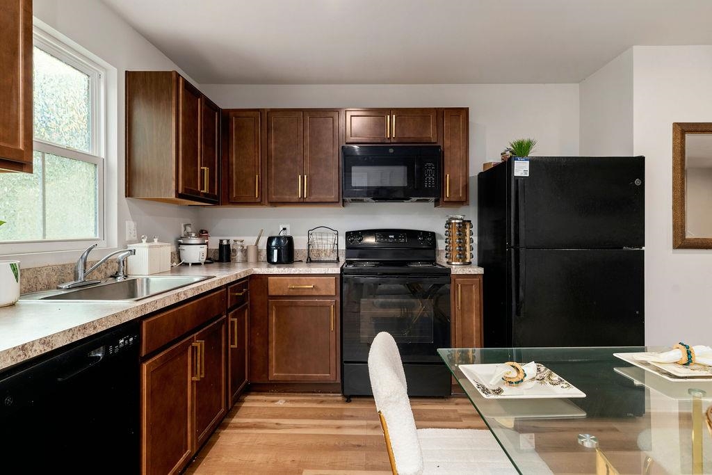 710 GROMMET DR