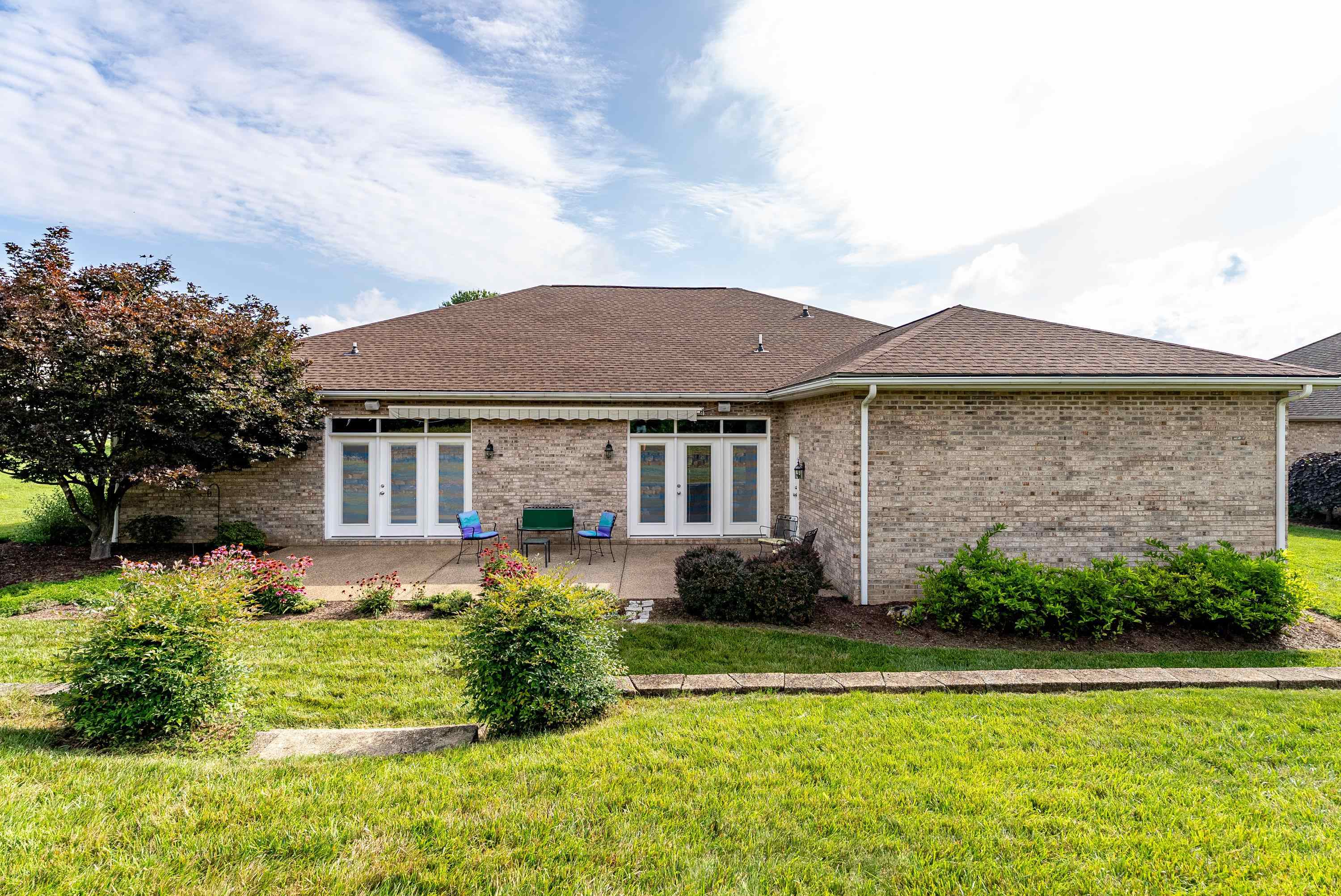 3242 BARRINGTON DR