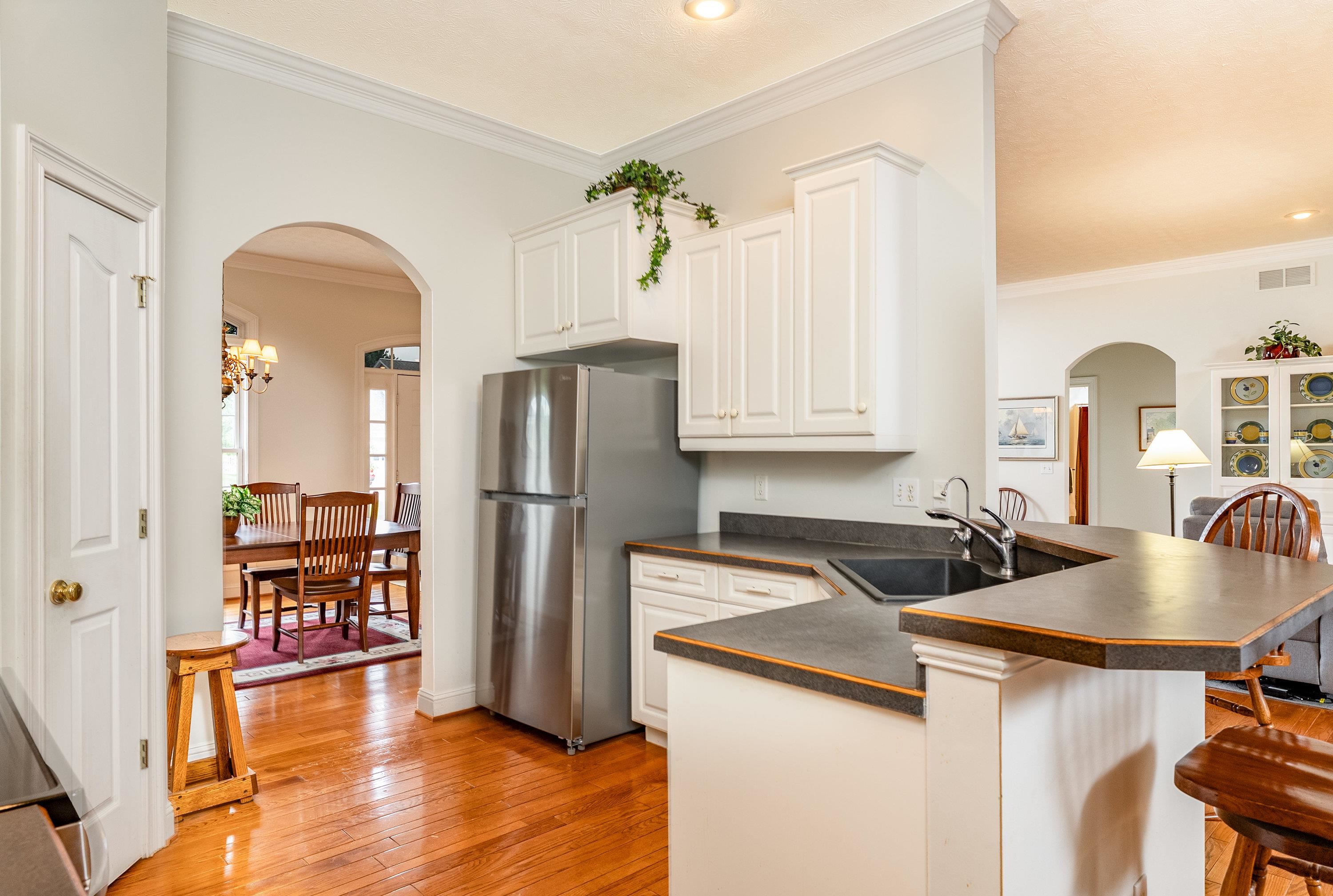 3242 BARRINGTON DR