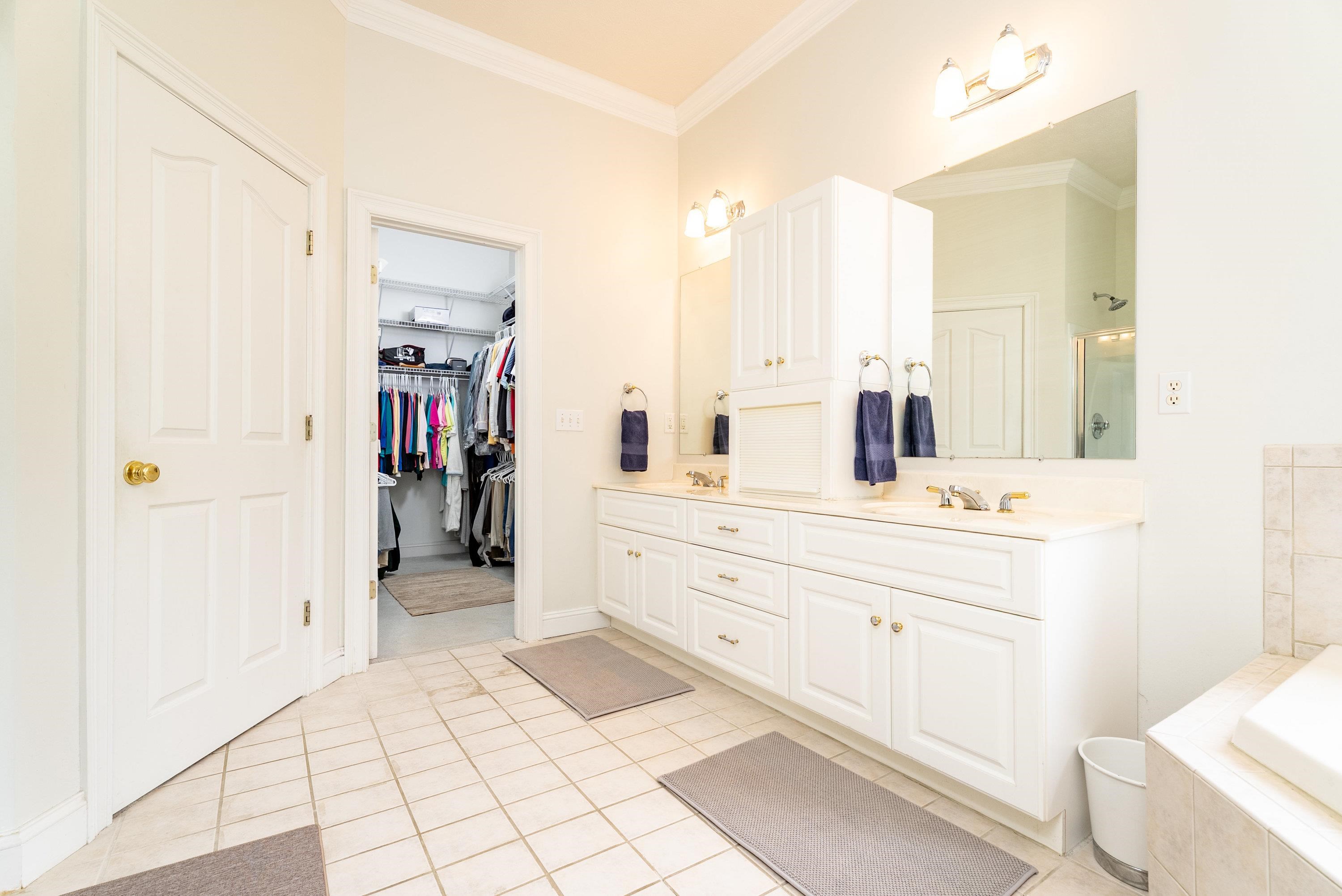 3242 BARRINGTON DR