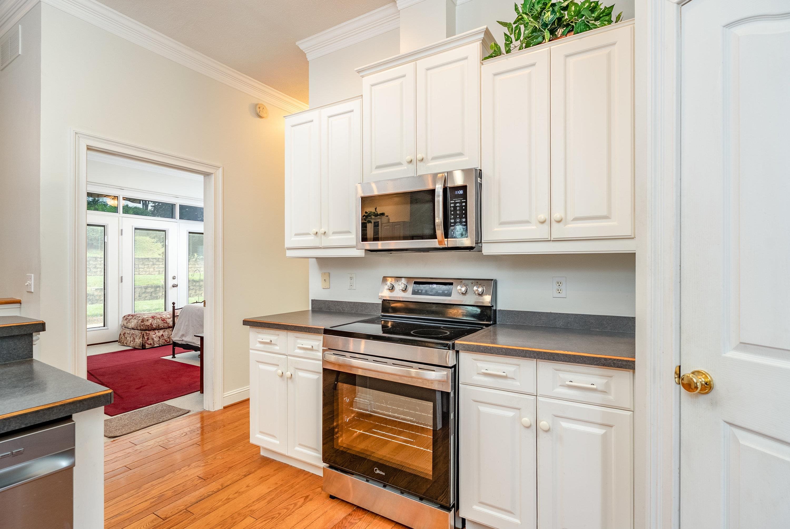 3242 BARRINGTON DR