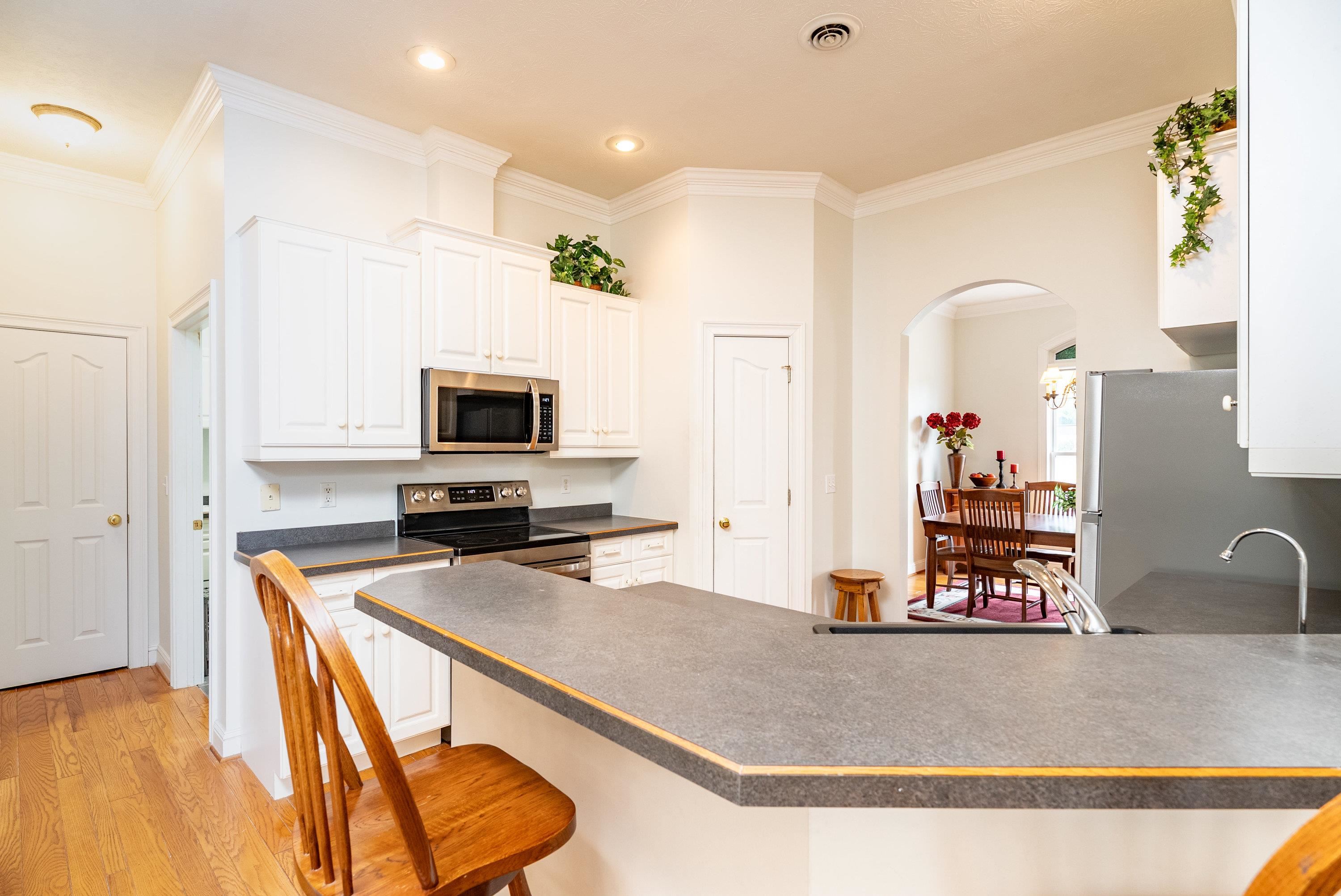3242 BARRINGTON DR