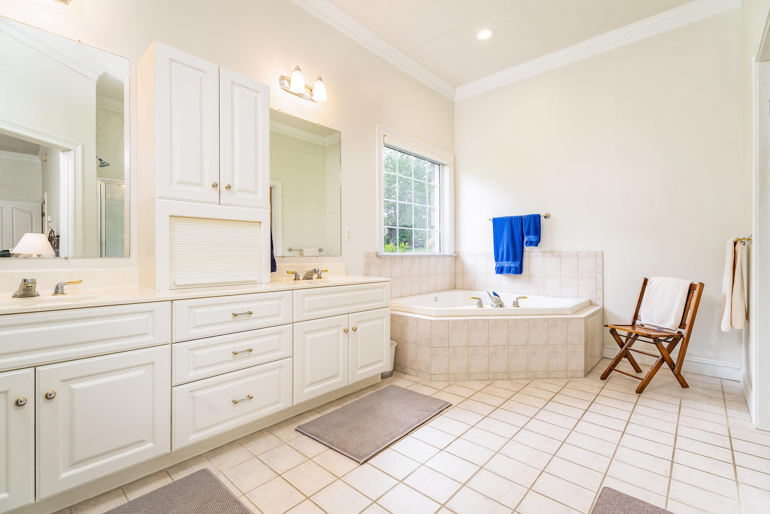 3242 BARRINGTON DR