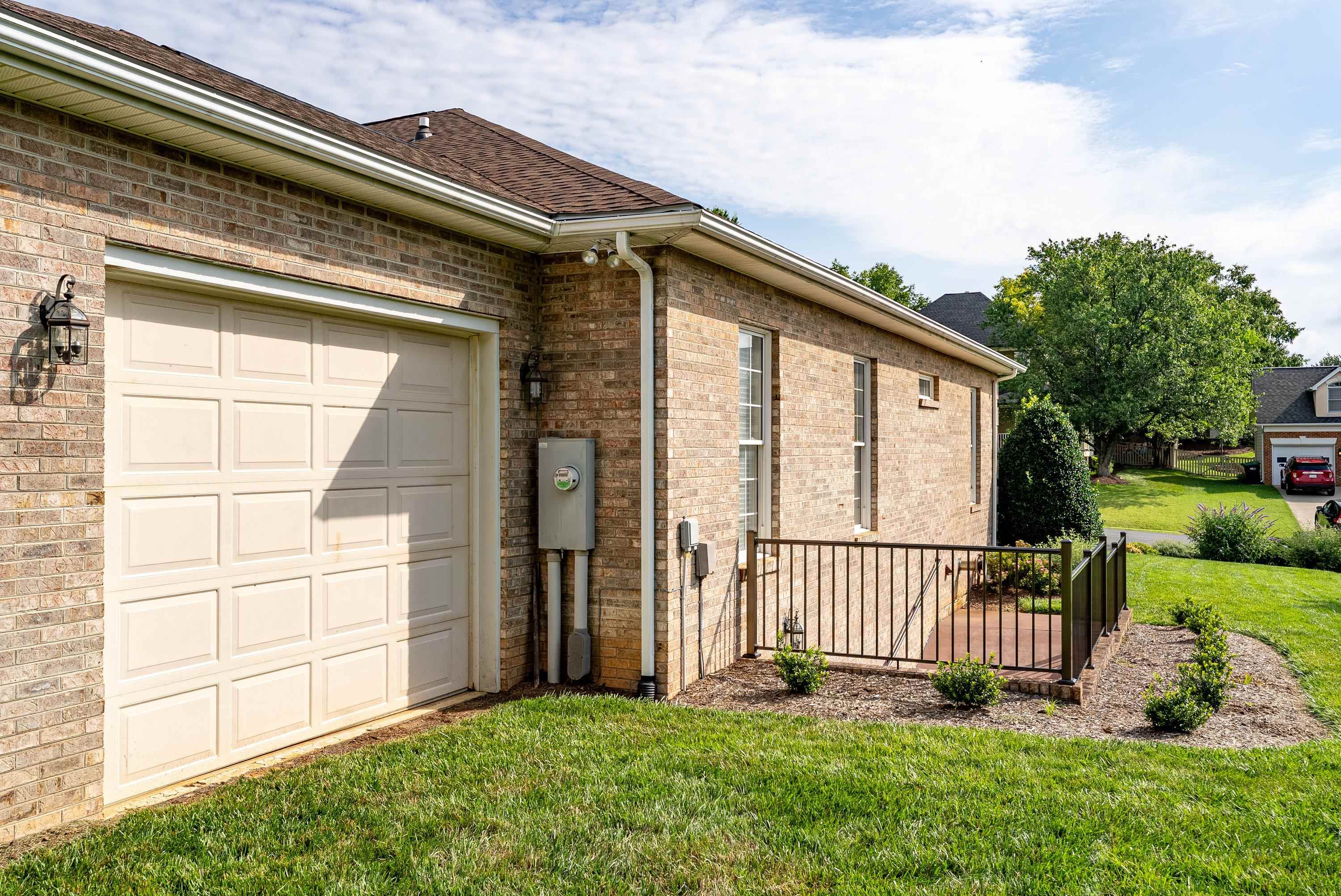 3242 BARRINGTON DR