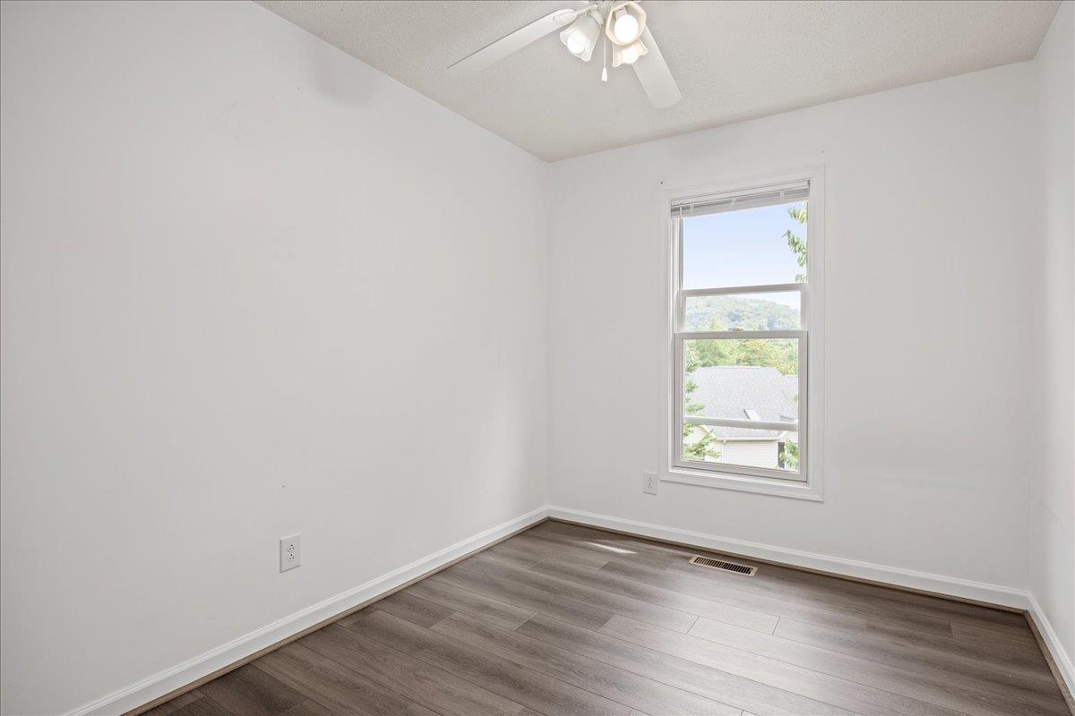 2403 AVALON WOODS DR