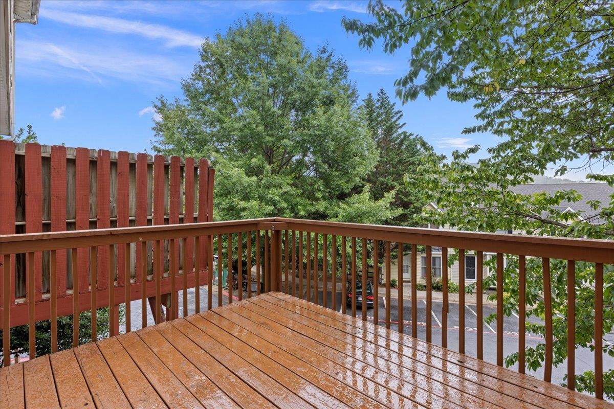 2403 AVALON WOODS DR