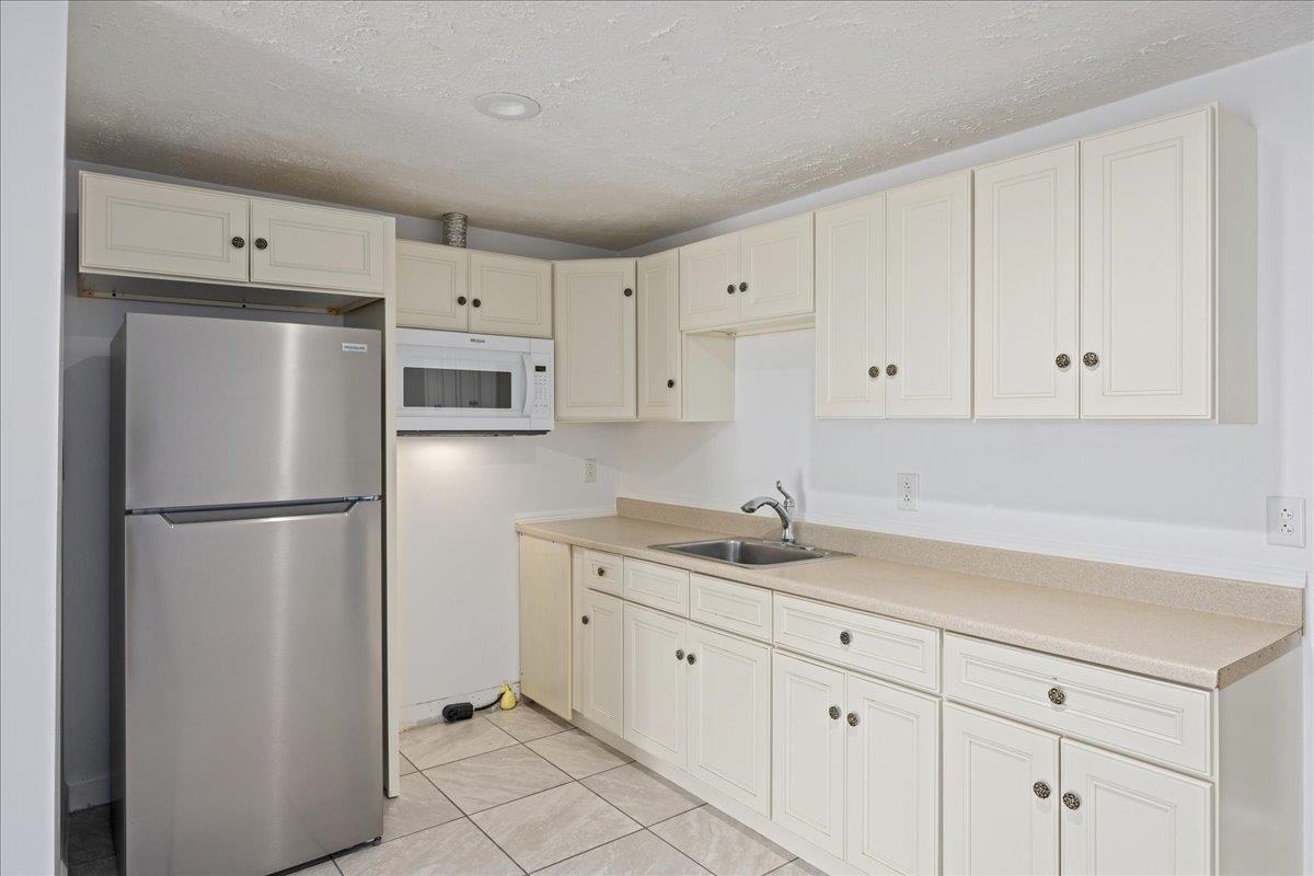 2403 AVALON WOODS DR