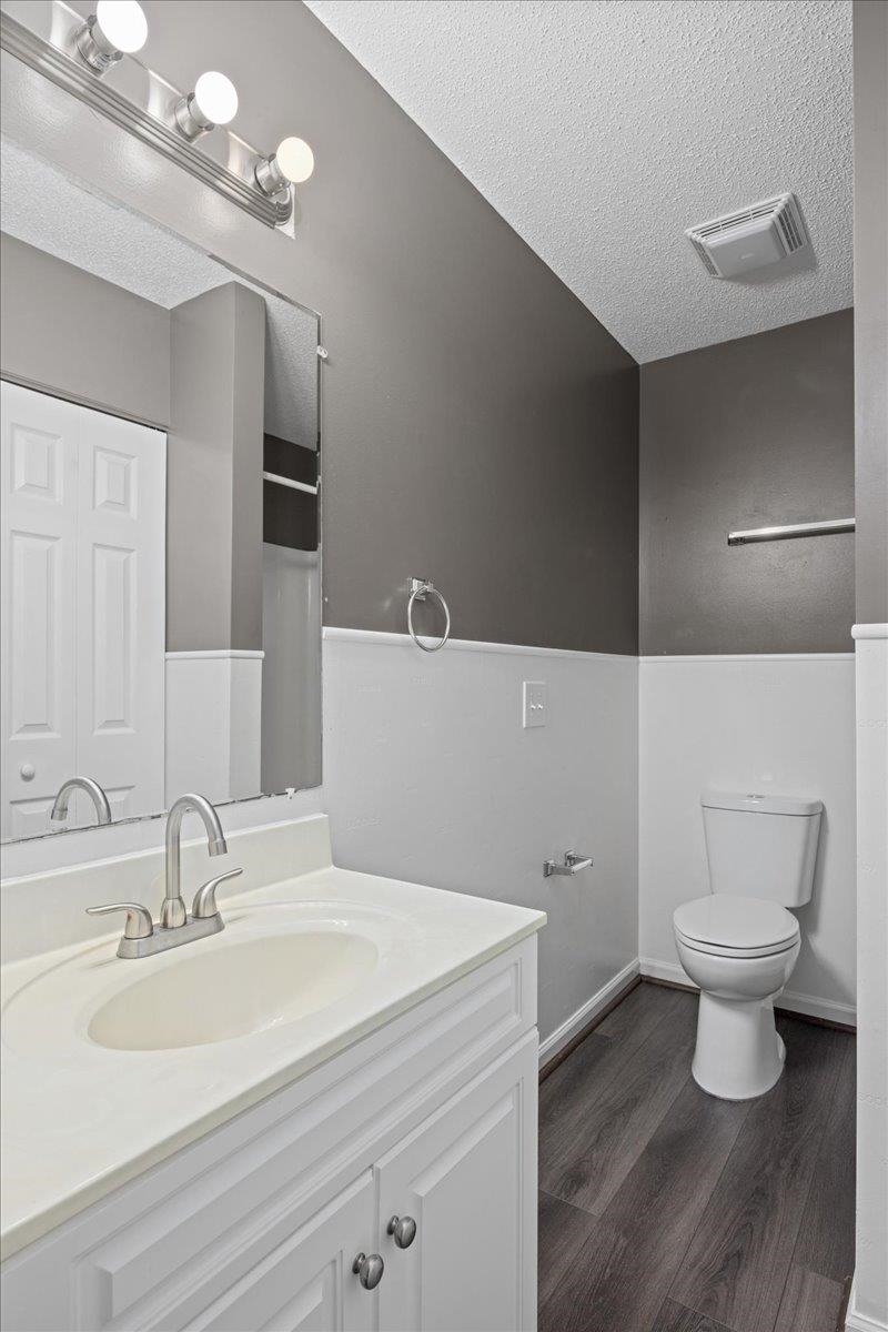 2403 AVALON WOODS DR