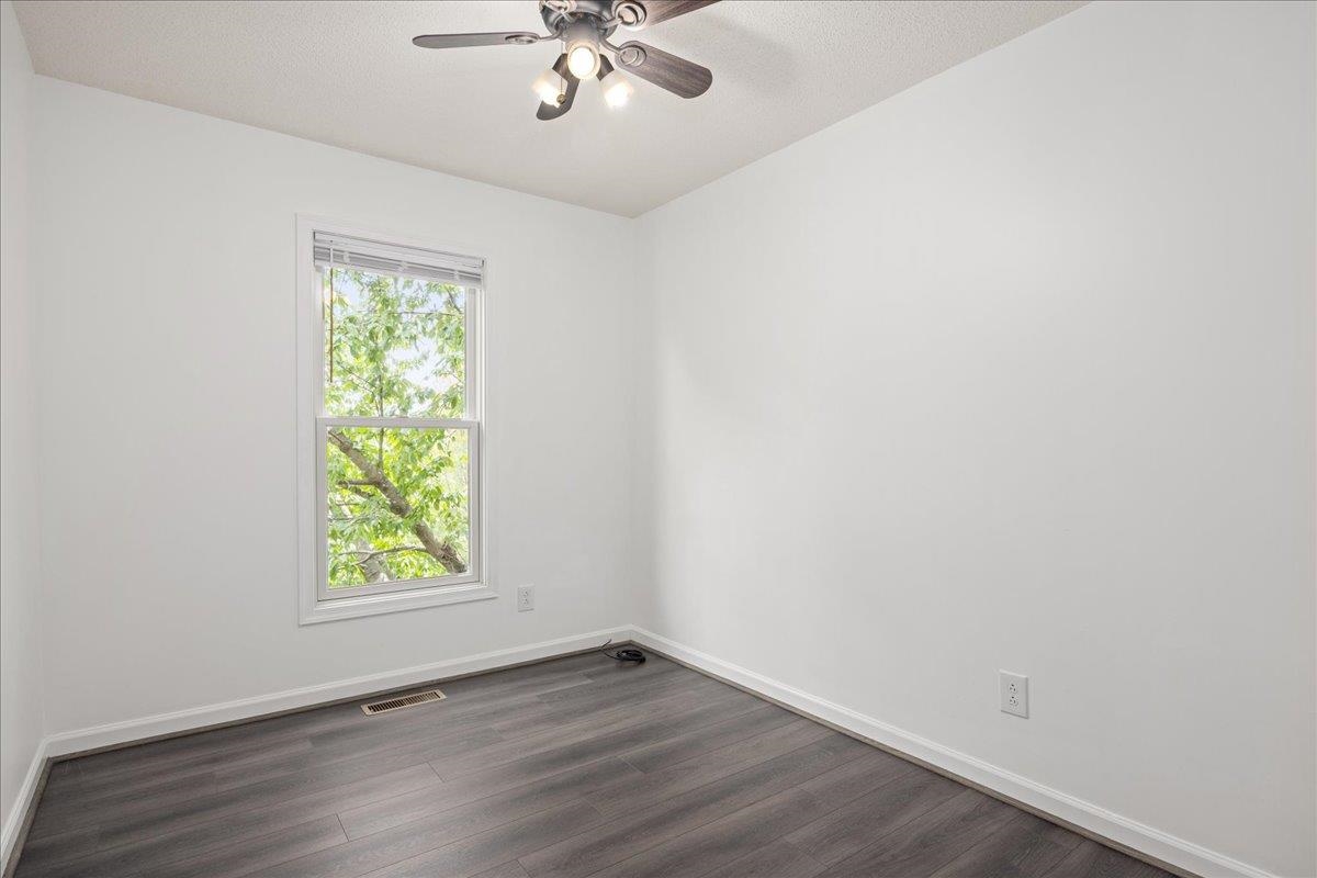 2403 AVALON WOODS DR