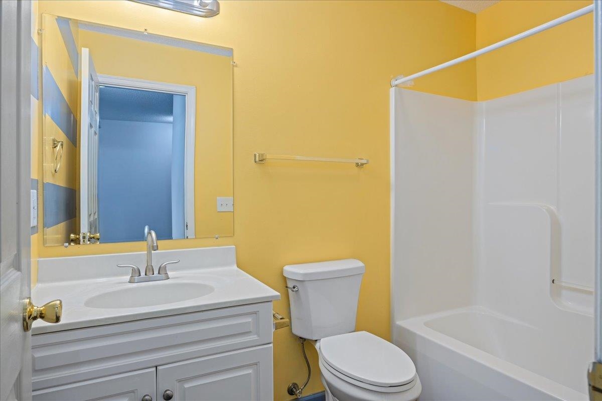 2403 AVALON WOODS DR