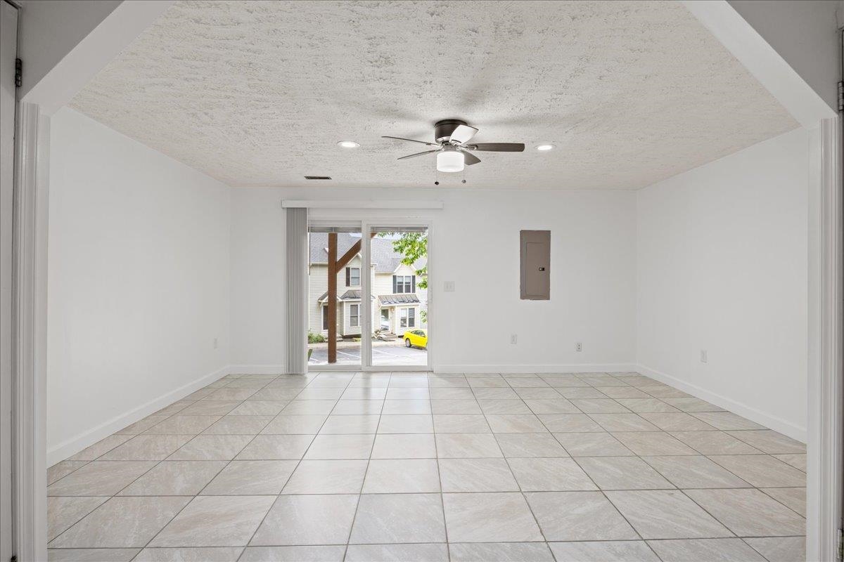 2403 AVALON WOODS DR