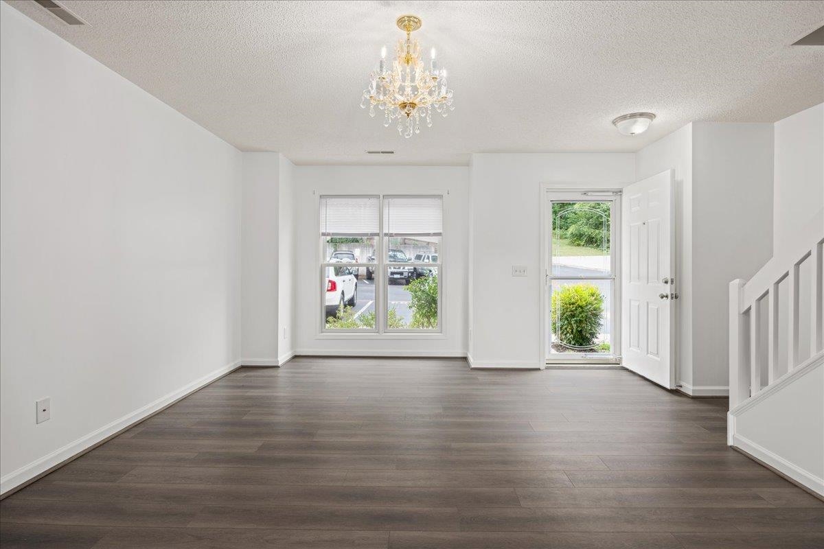 2403 AVALON WOODS DR