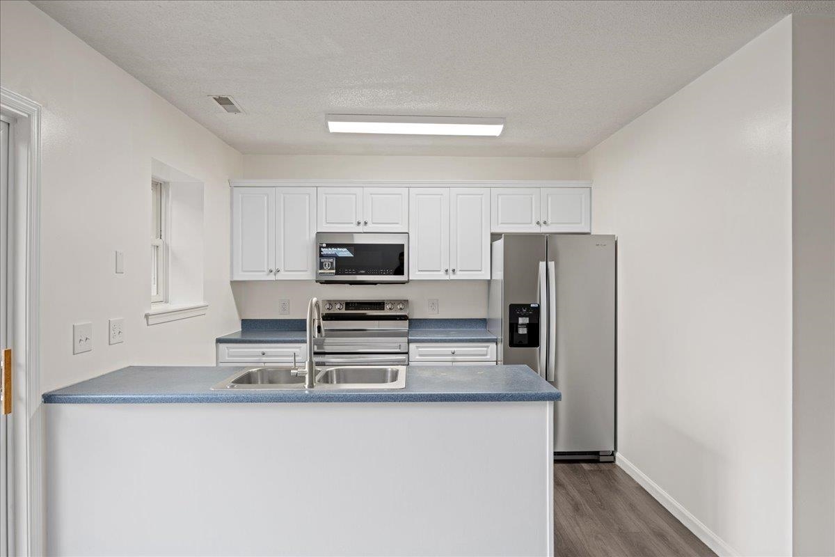 2403 AVALON WOODS DR