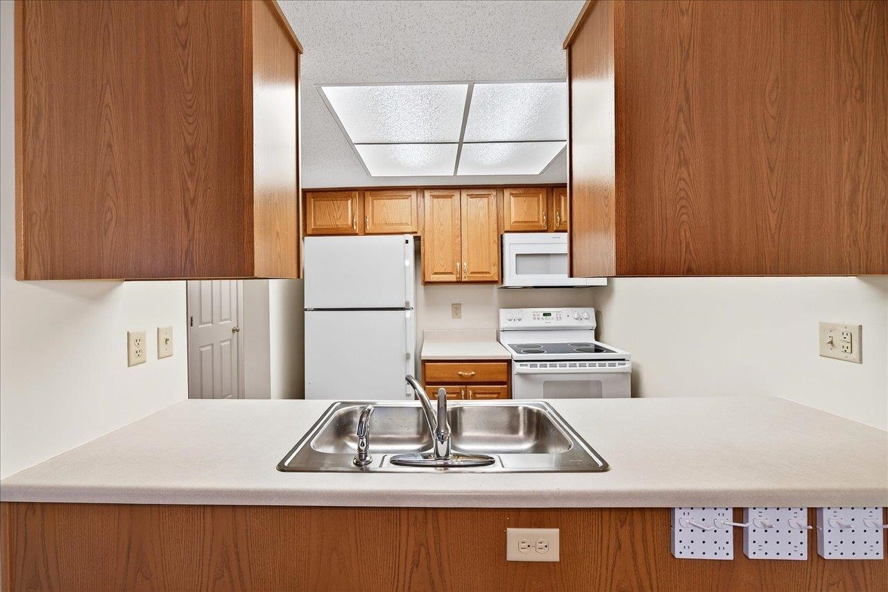 2455 TWIN GABLES CT Unit: 2455