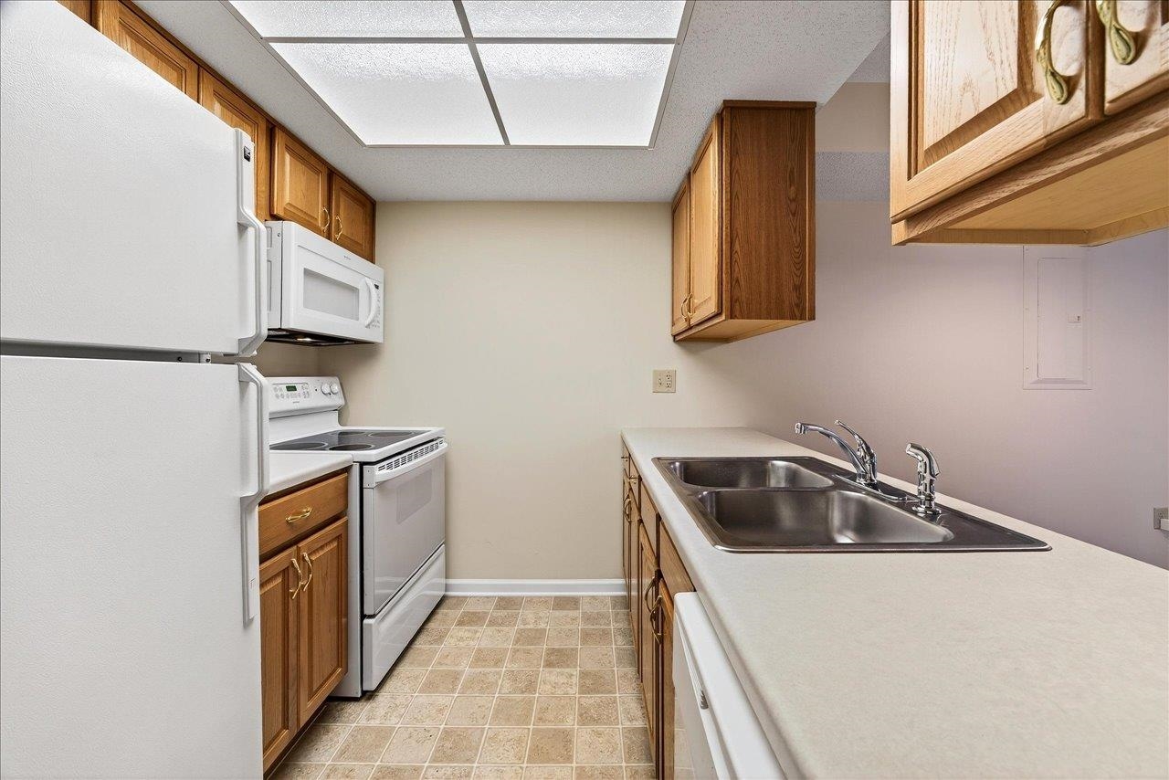 2455 TWIN GABLES CT Unit: 2455