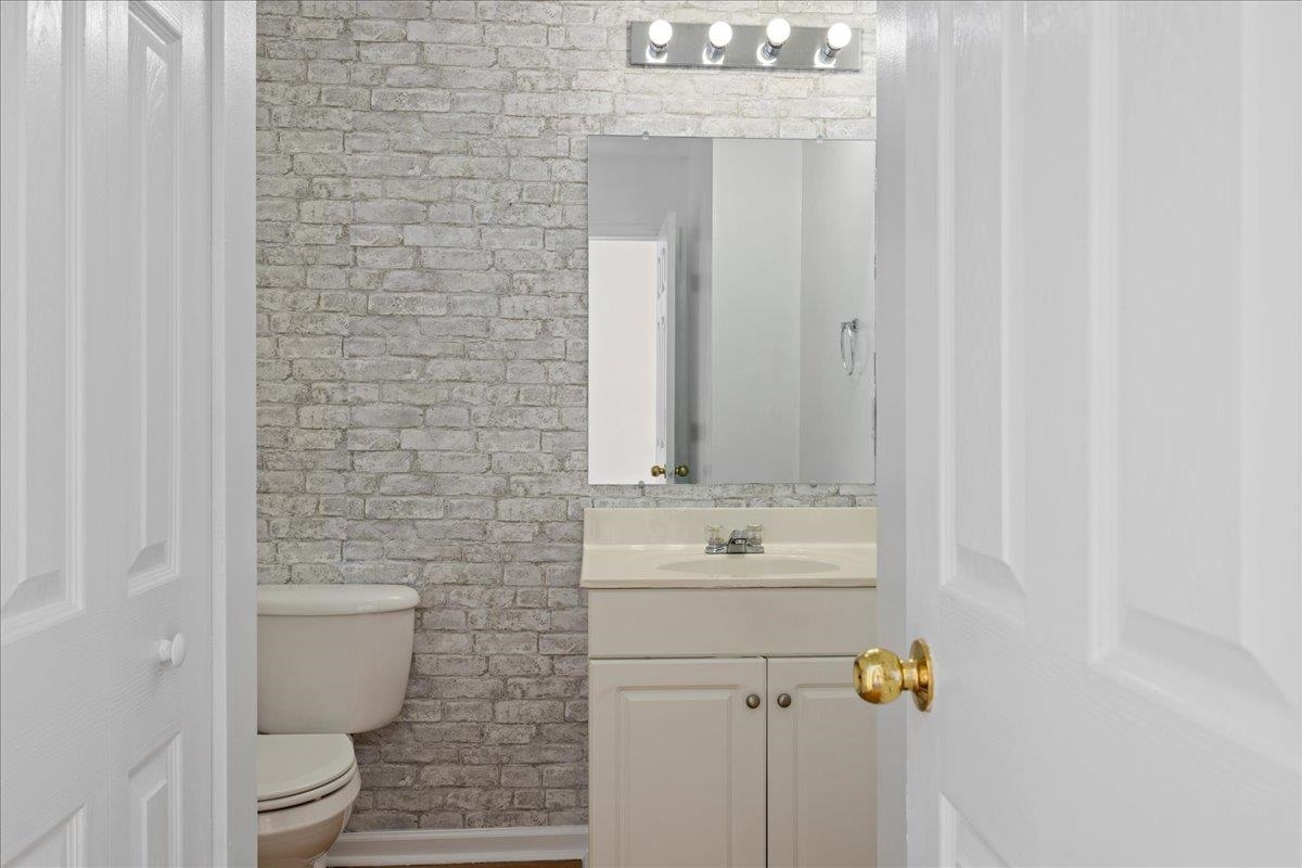 2387 KING ARTHURS CT