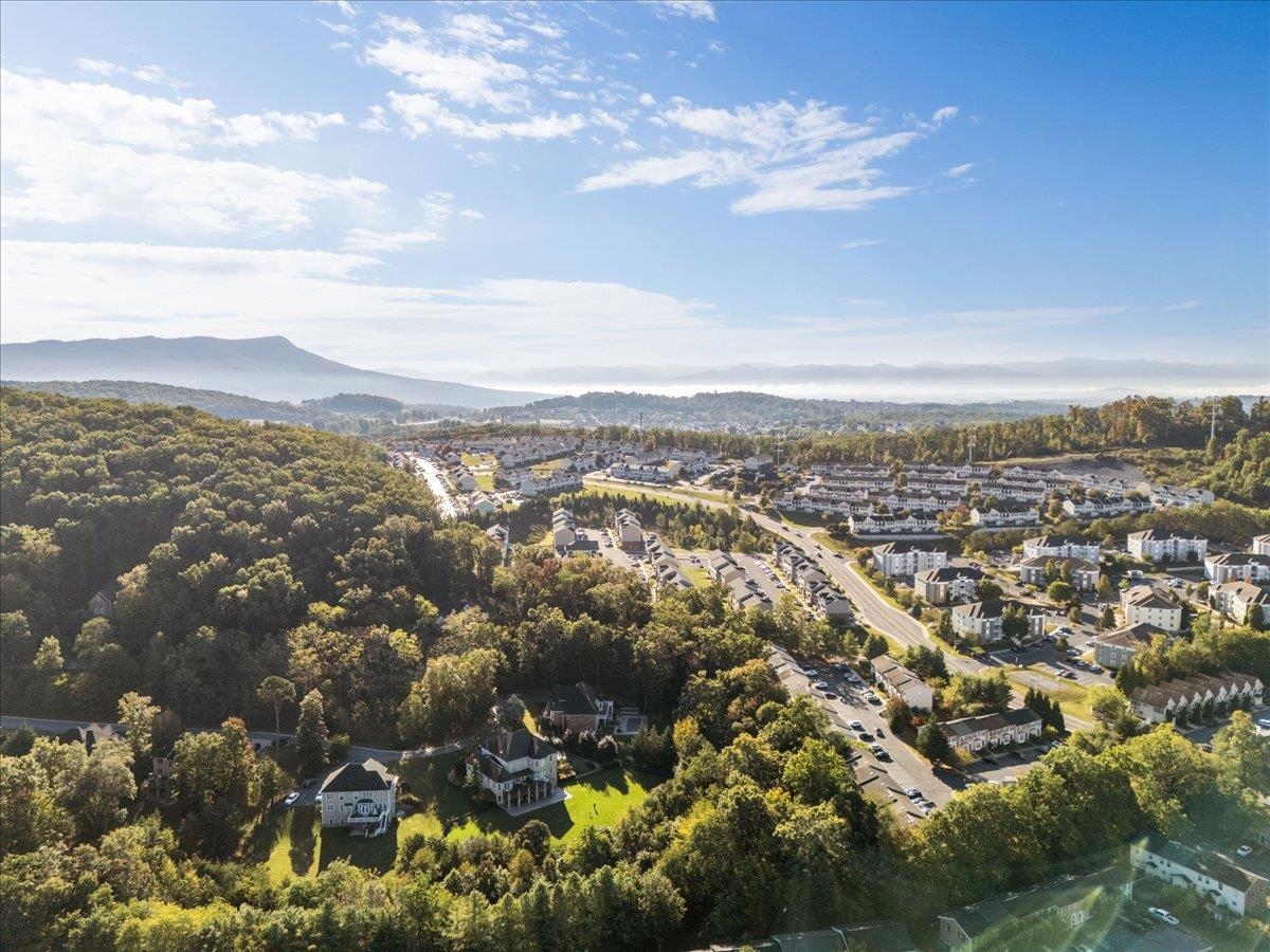 2387 KING ARTHURS CT