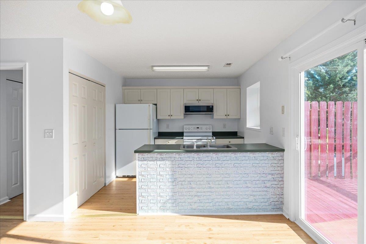 2387 KING ARTHURS CT