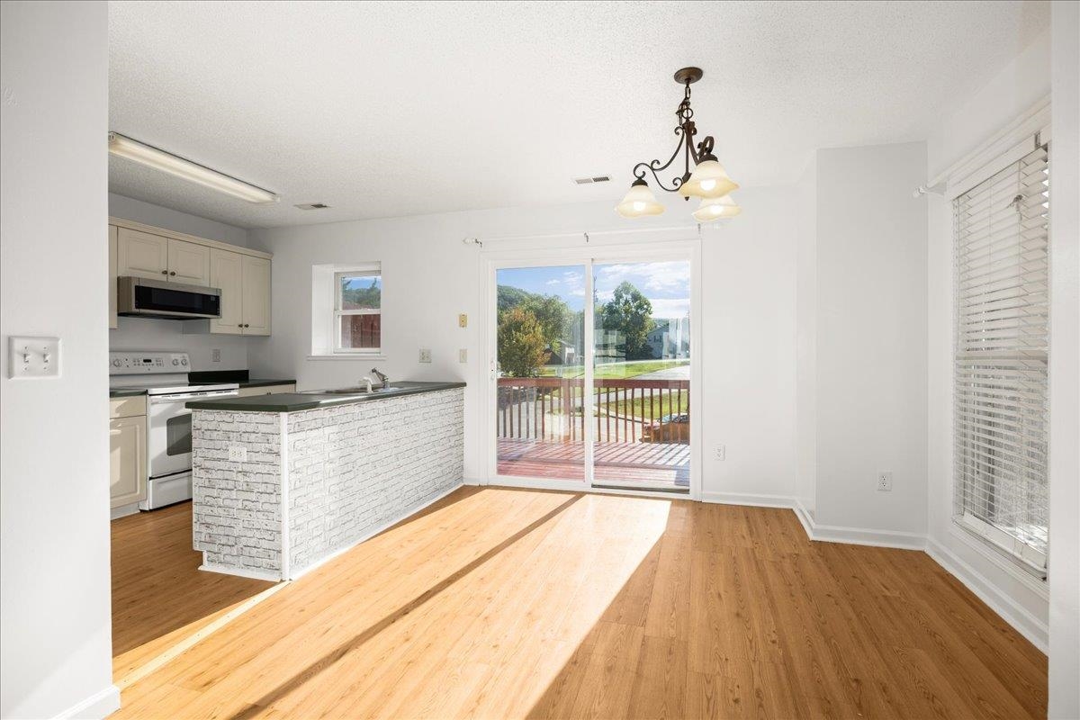 2387 KING ARTHURS CT