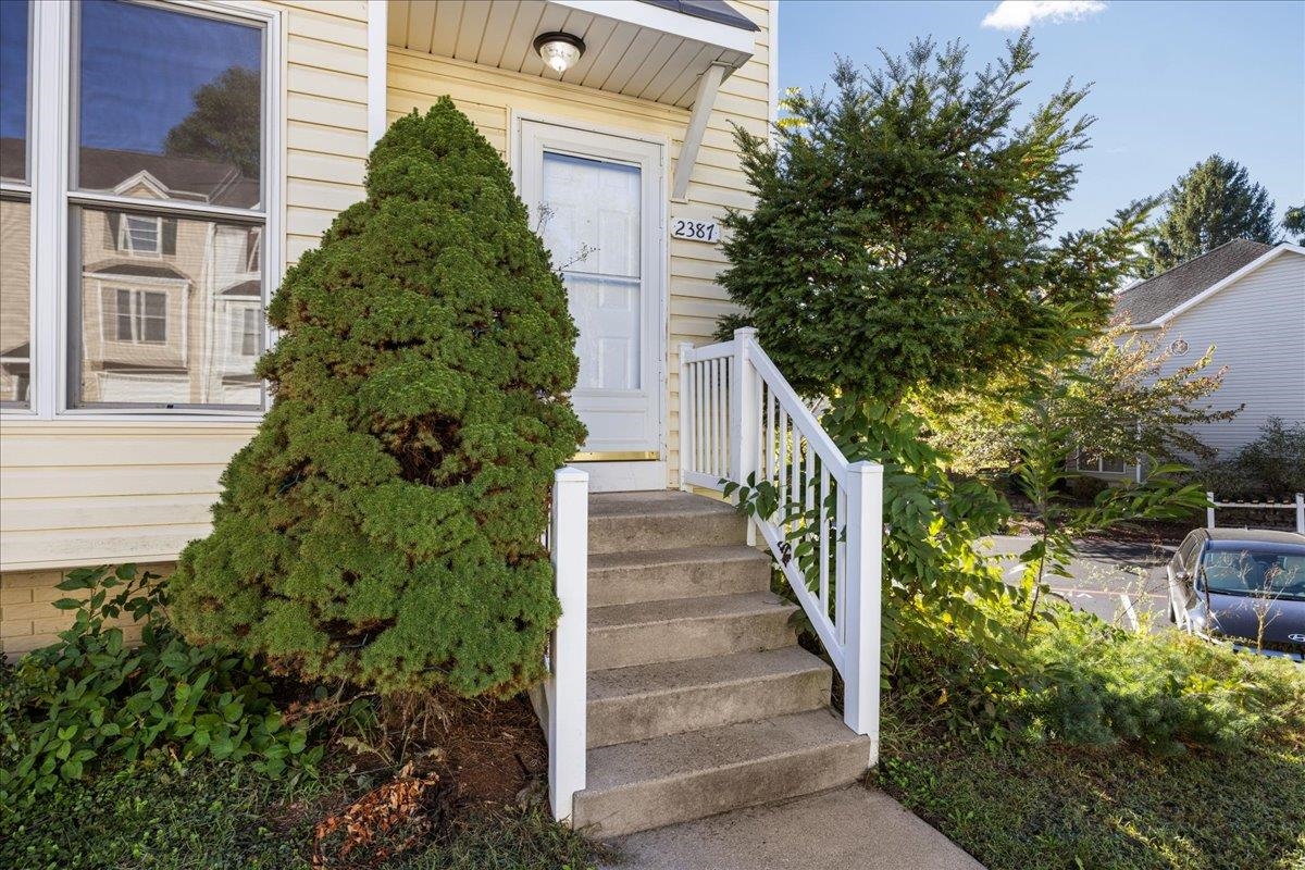 2387 KING ARTHURS CT