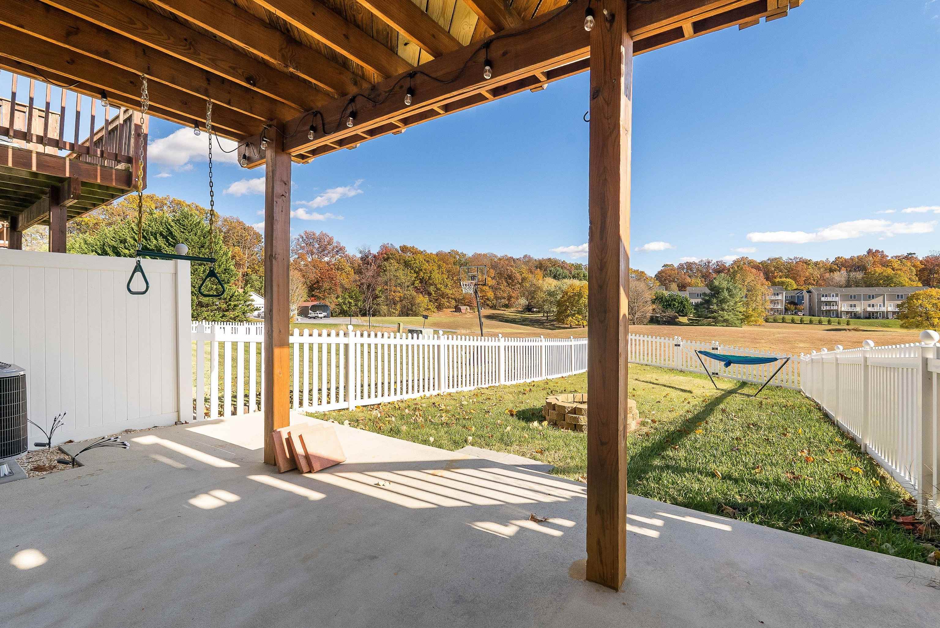 1439 FLOWING SPRING LN