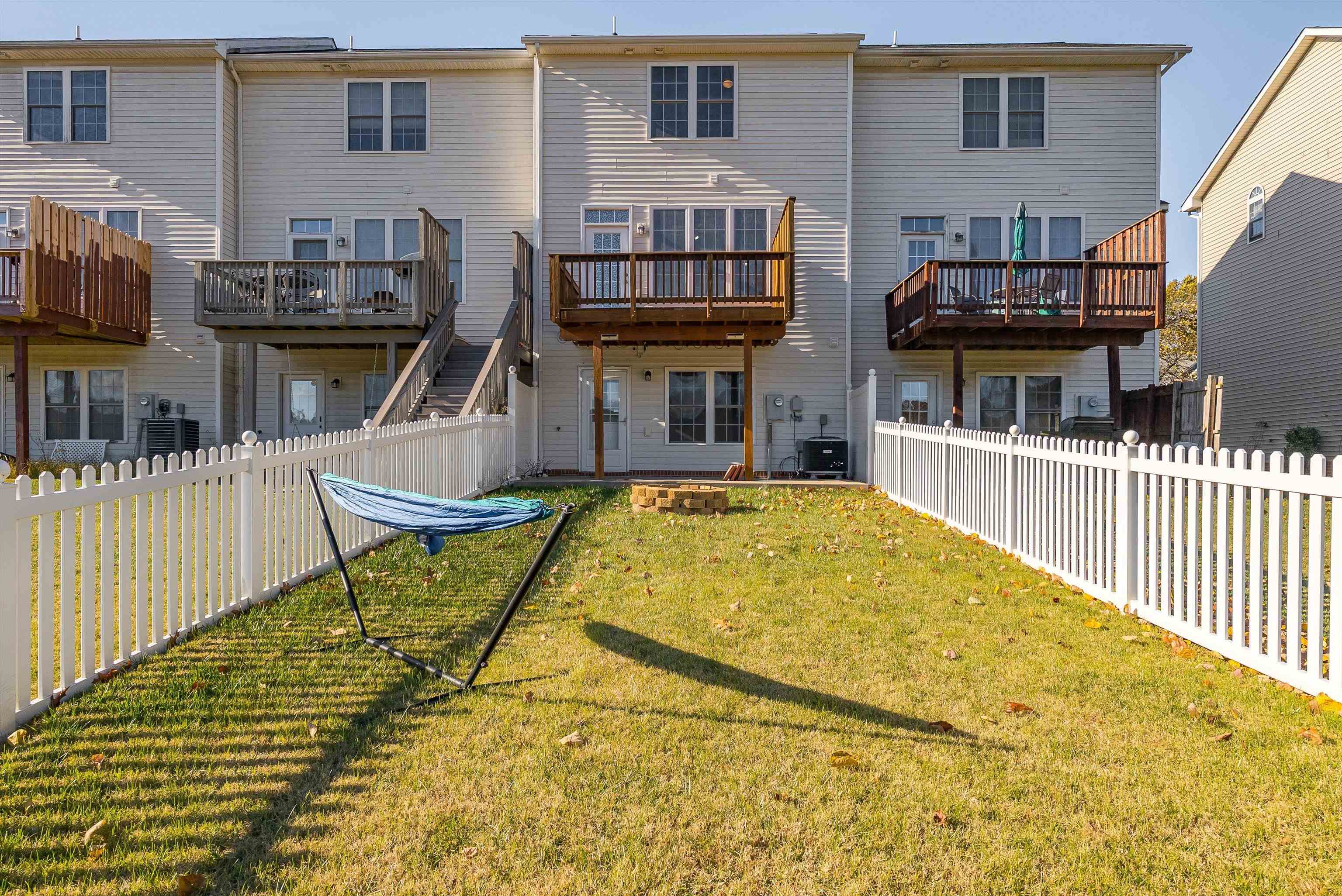 1439 FLOWING SPRING LN