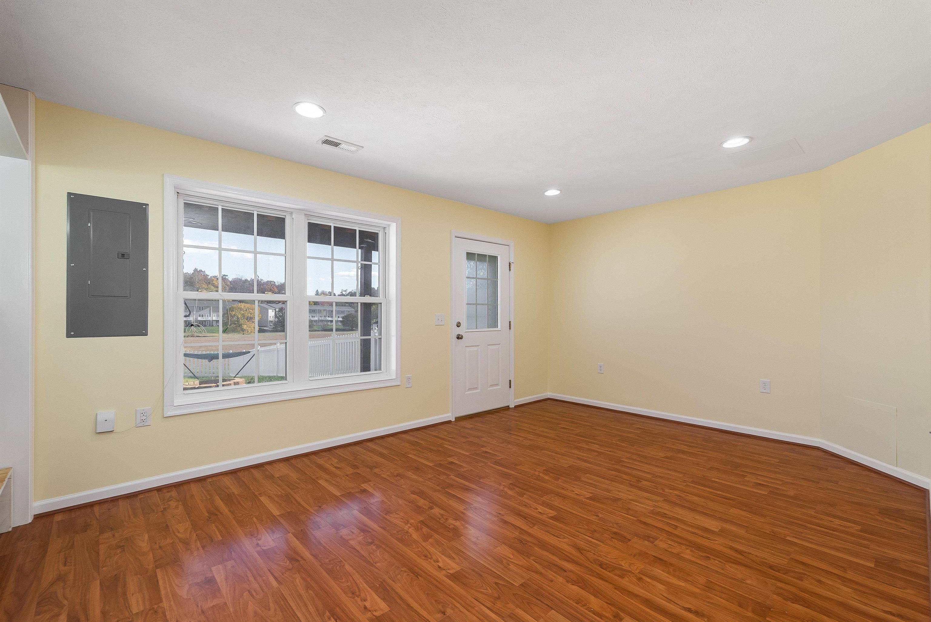 1439 FLOWING SPRING LN