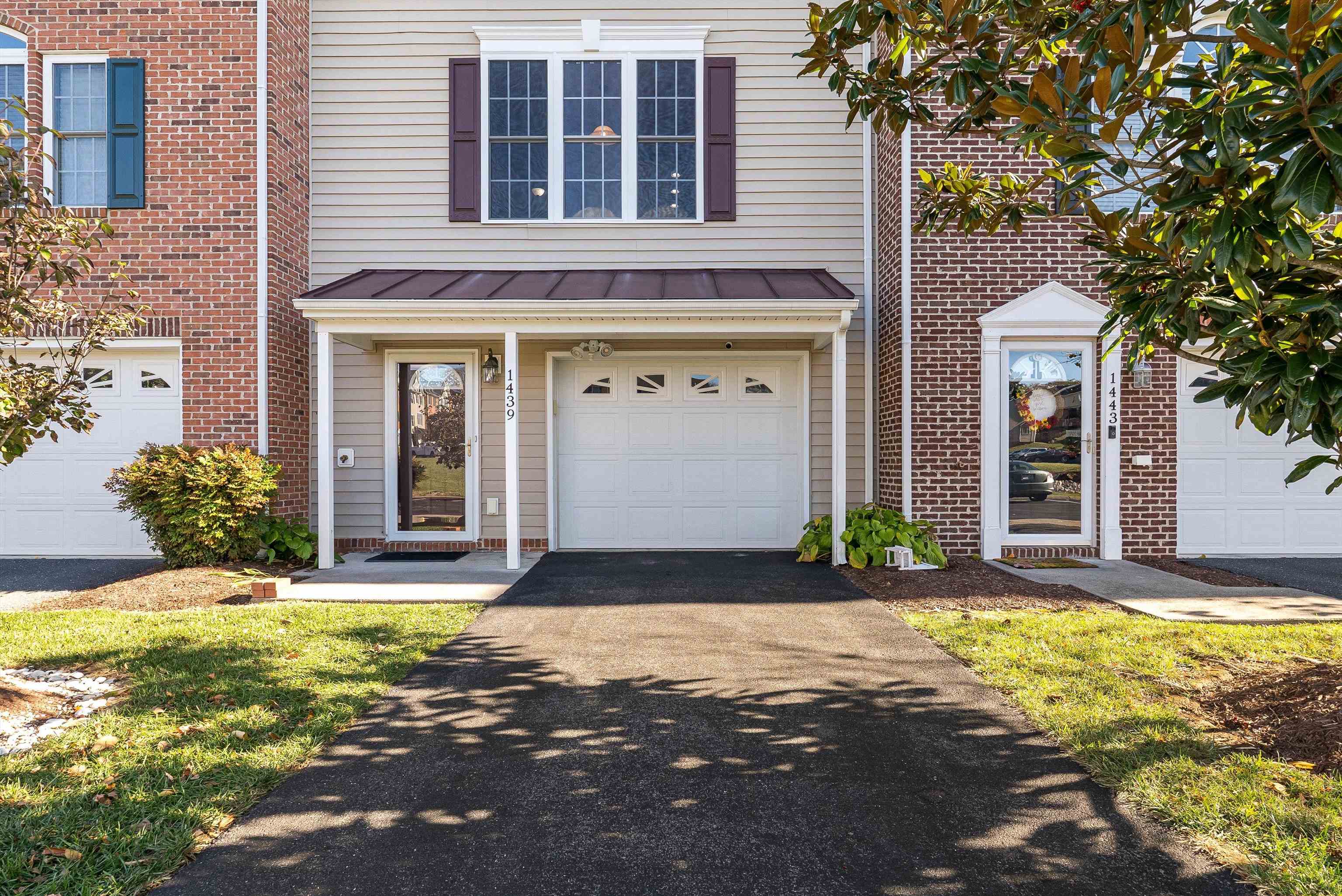 1439 FLOWING SPRING LN