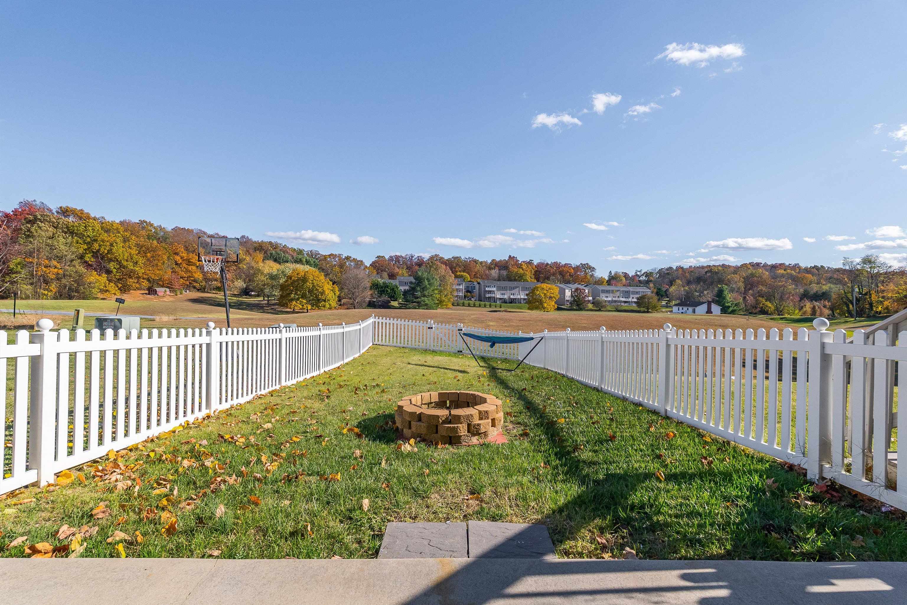 1439 FLOWING SPRING LN