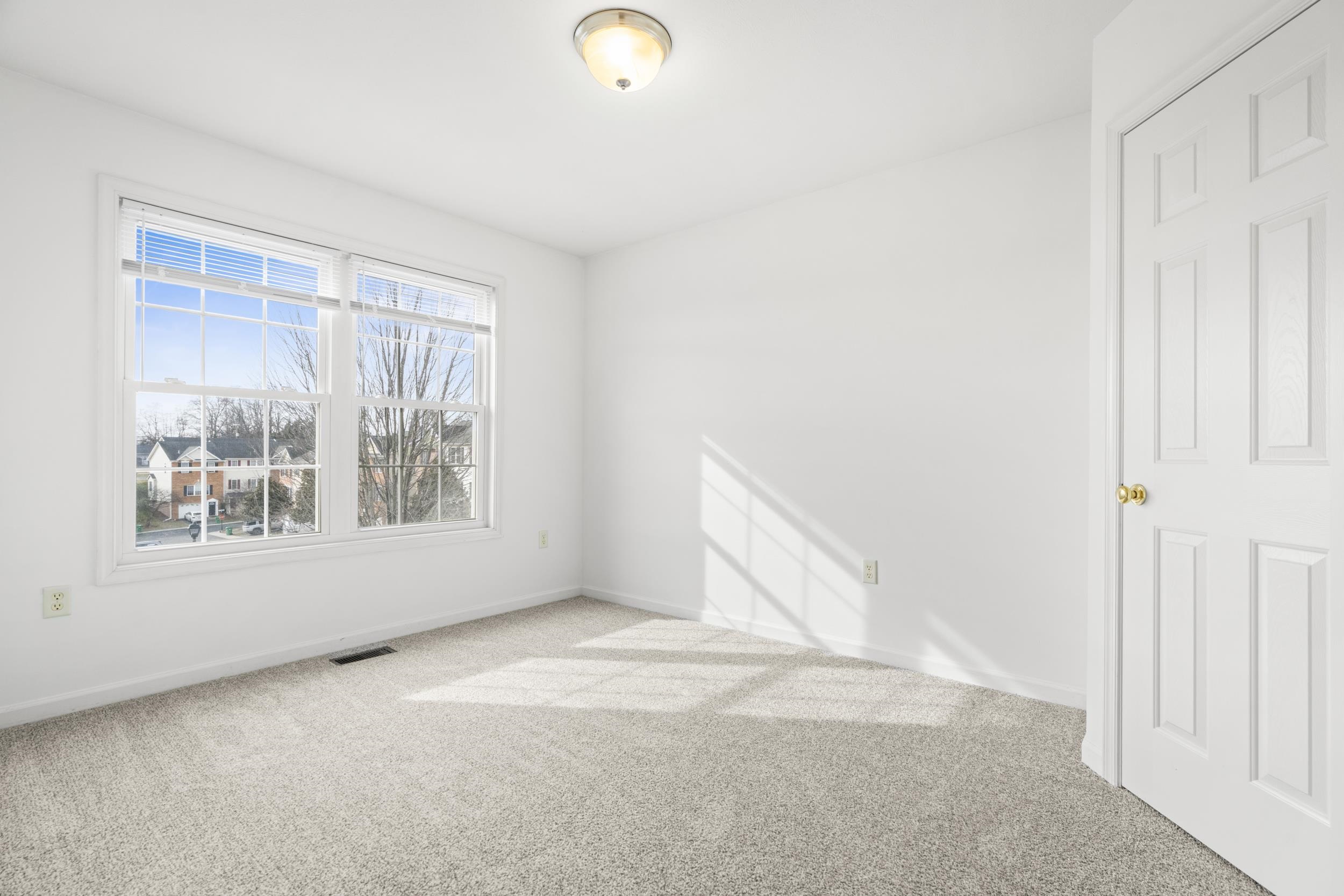 2911 DIAMOND SPRING LN