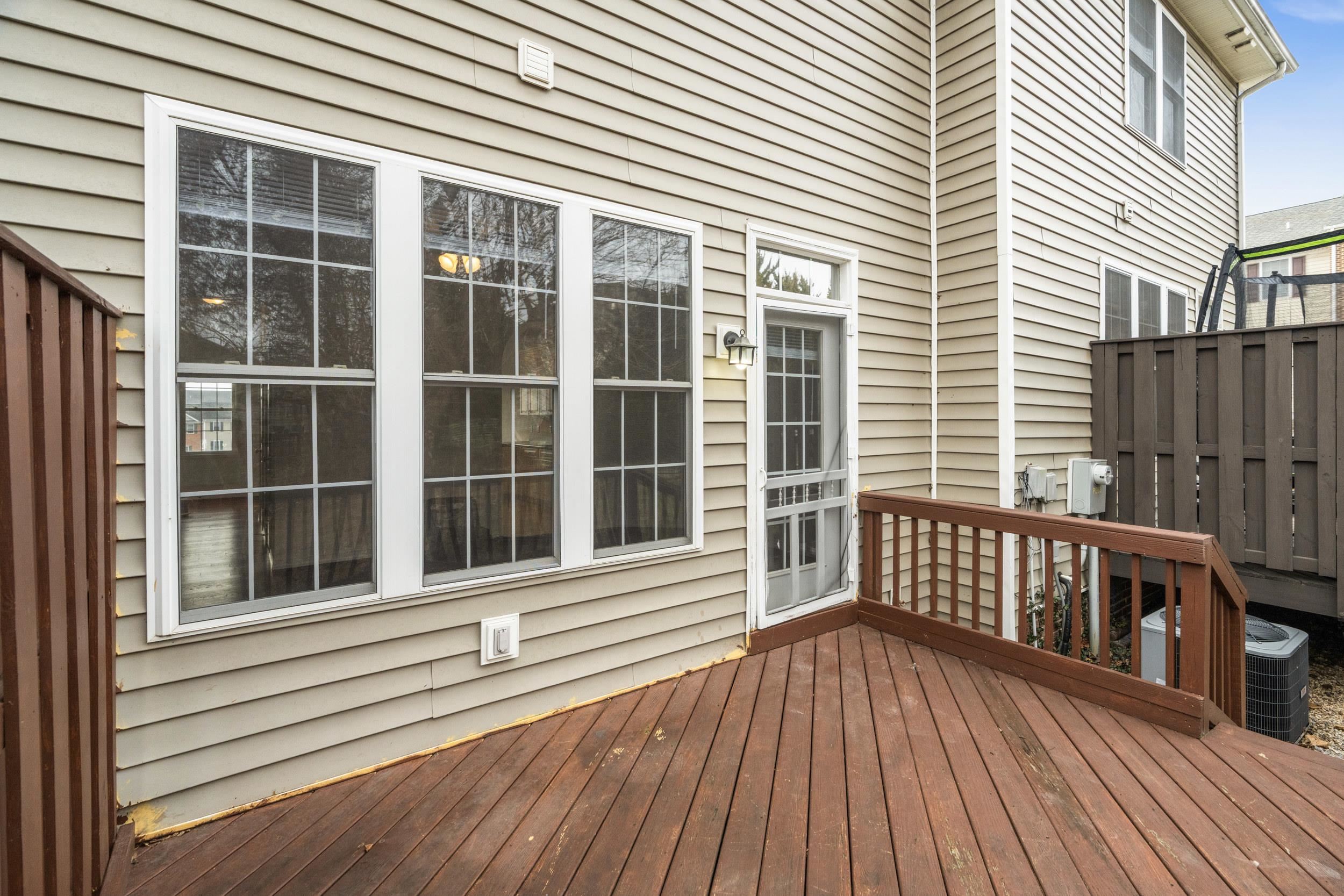 2911 DIAMOND SPRING LN