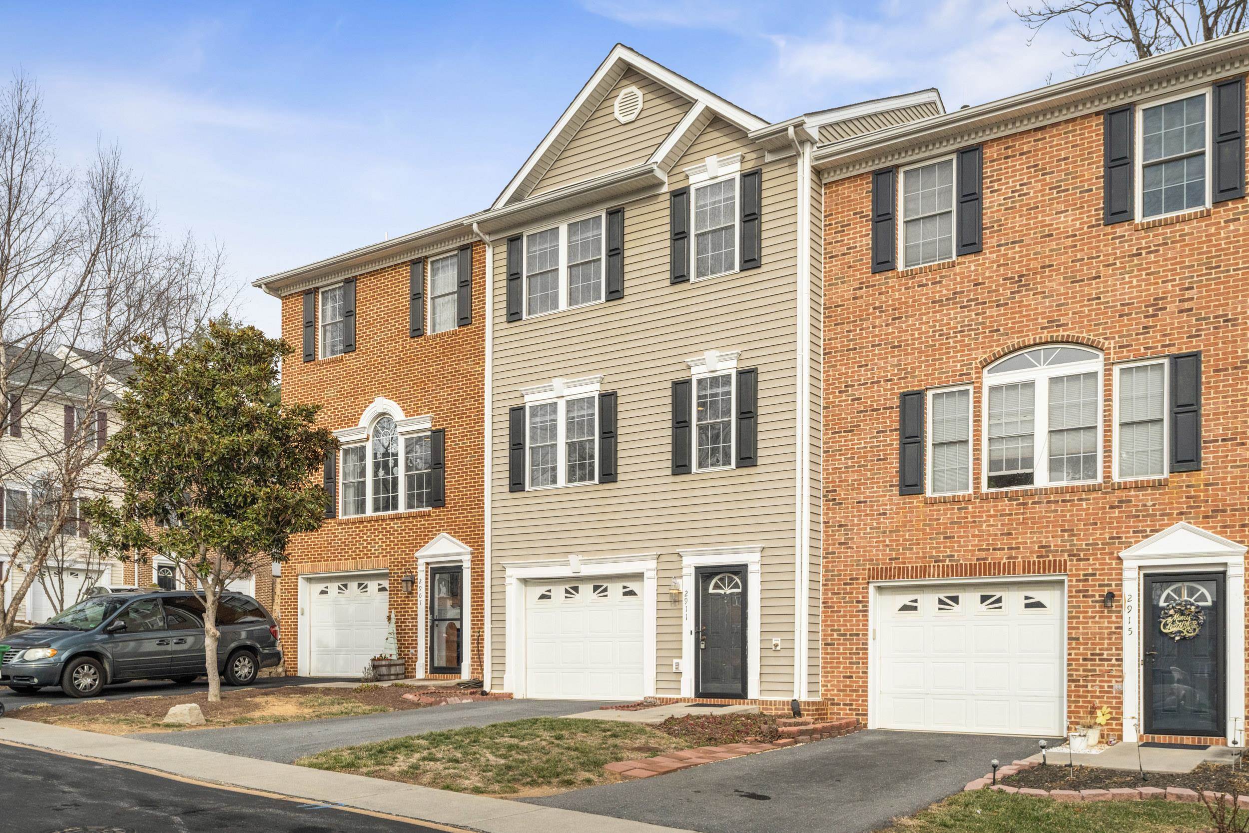 2911 DIAMOND SPRING LN