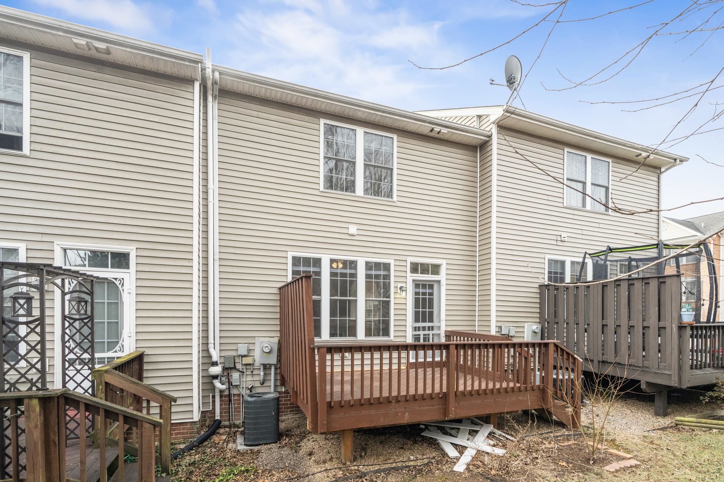 2911 DIAMOND SPRING LN