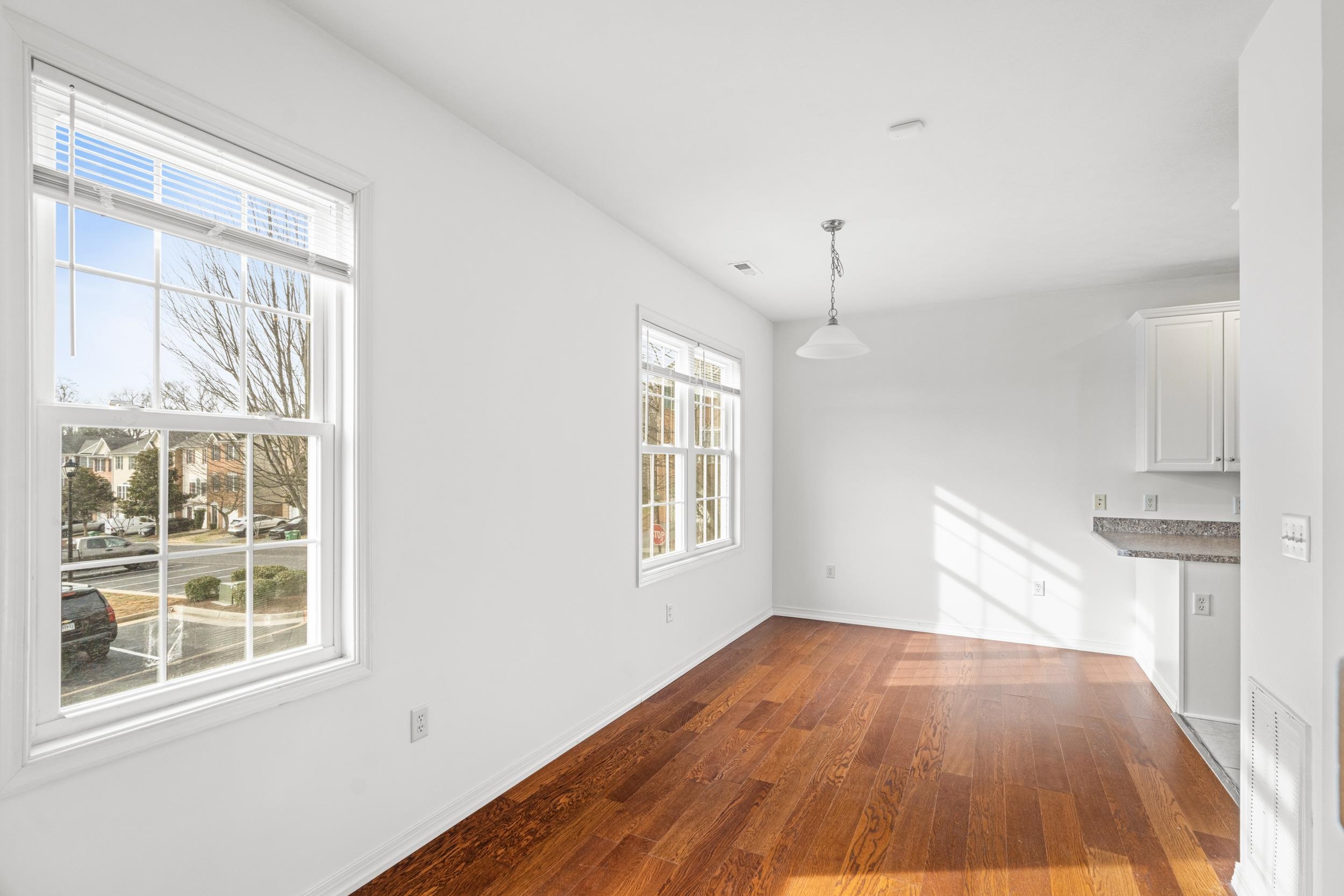 2911 DIAMOND SPRING LN