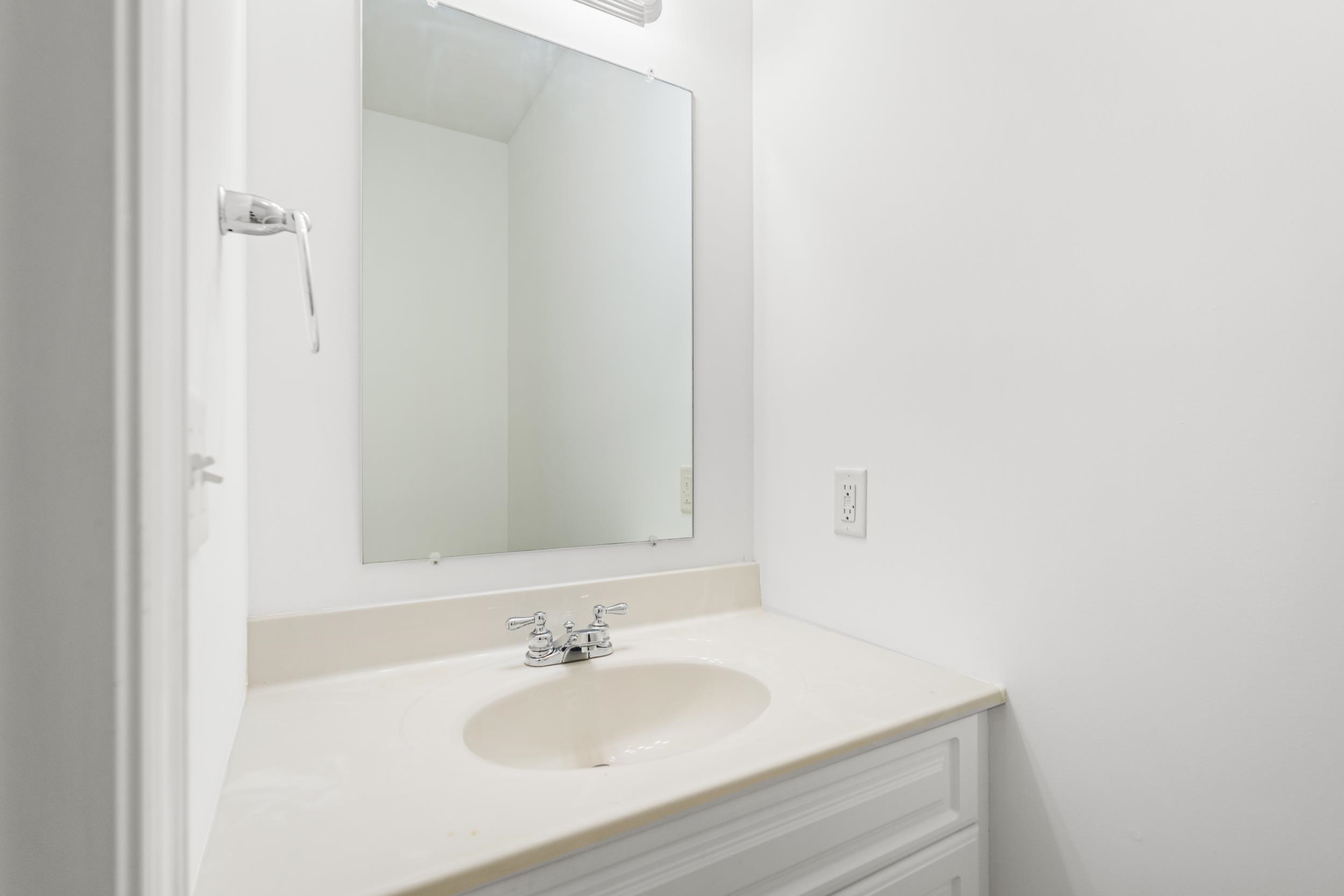 2911 DIAMOND SPRING LN