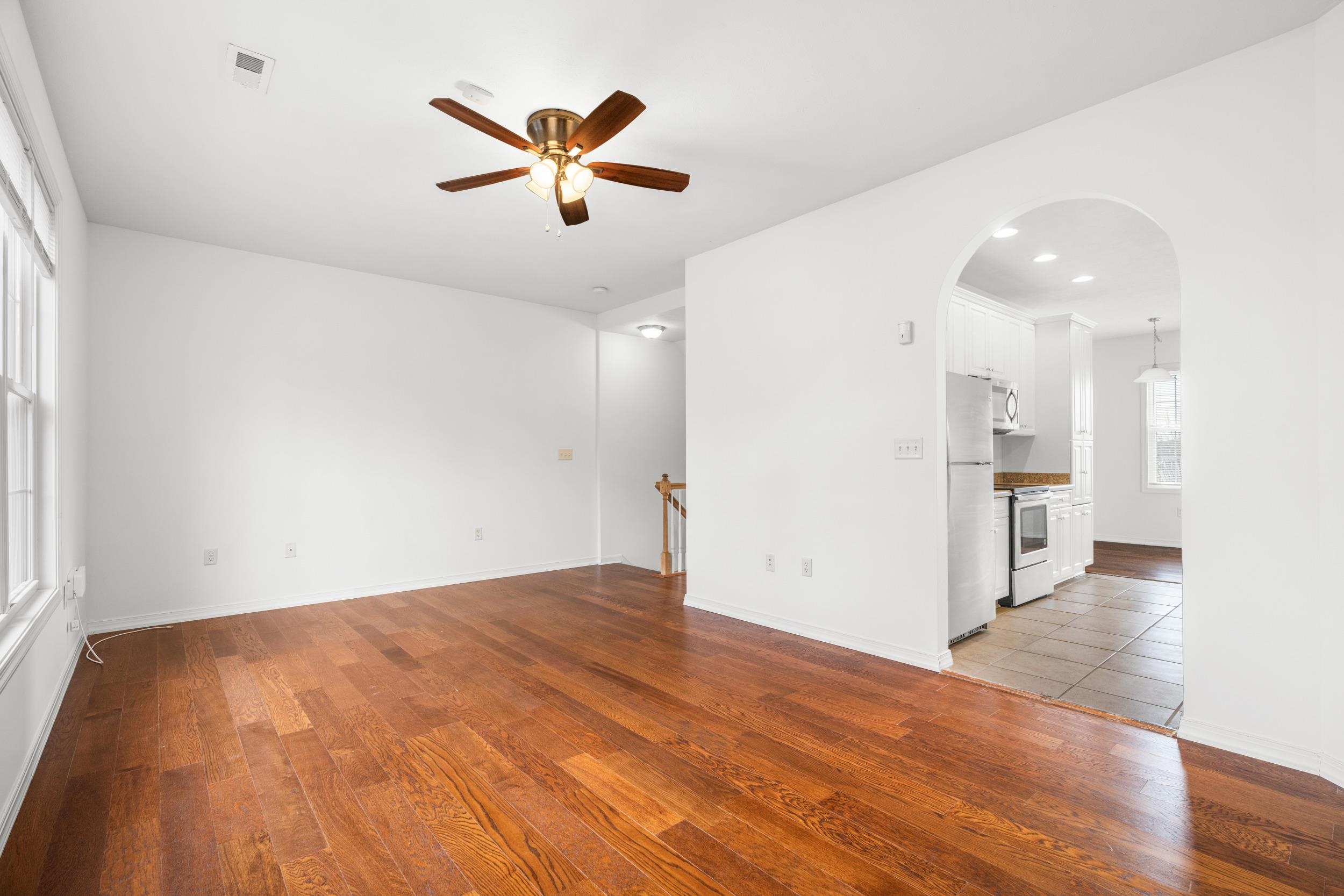 2911 DIAMOND SPRING LN