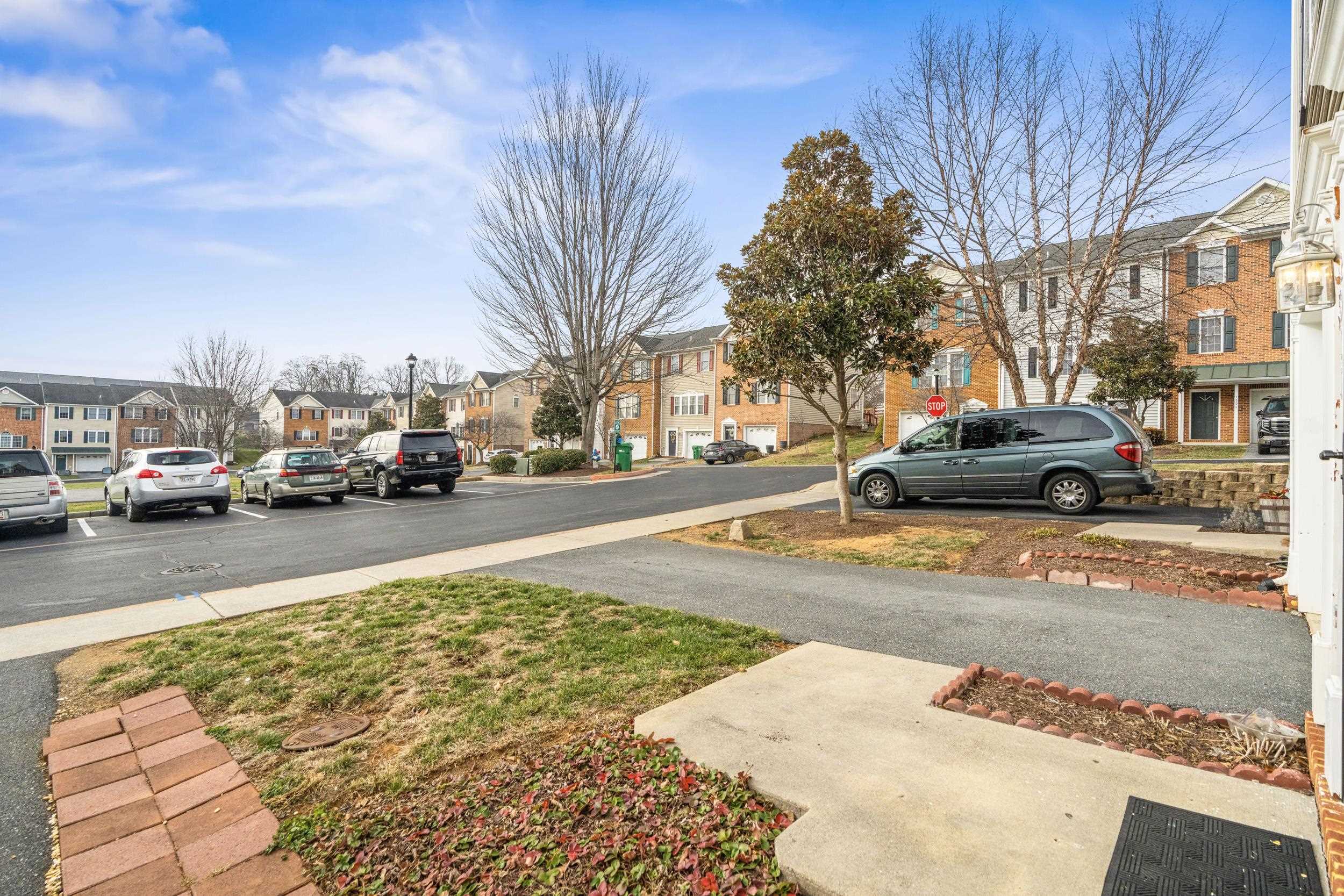 2911 DIAMOND SPRING LN